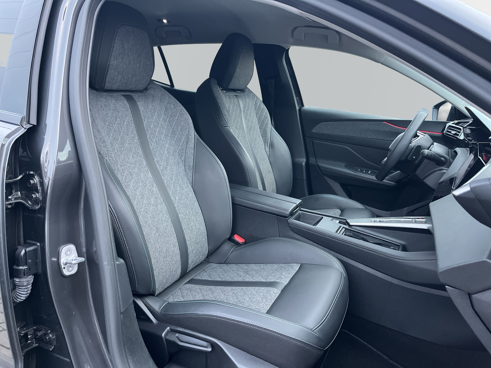 408 Allure Pack 1.2 Puretech 130 EAT8 *360-KAMERA*SHZ*LENKRAD-HZG*