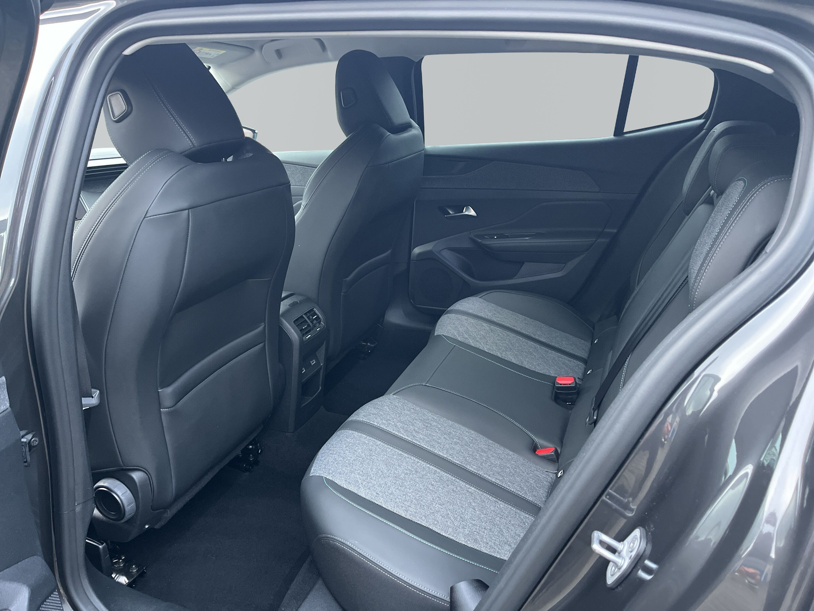 408 Allure Pack 1.2 Puretech 130 EAT8 *360-KAMERA*SHZ*LENKRAD-HZG*