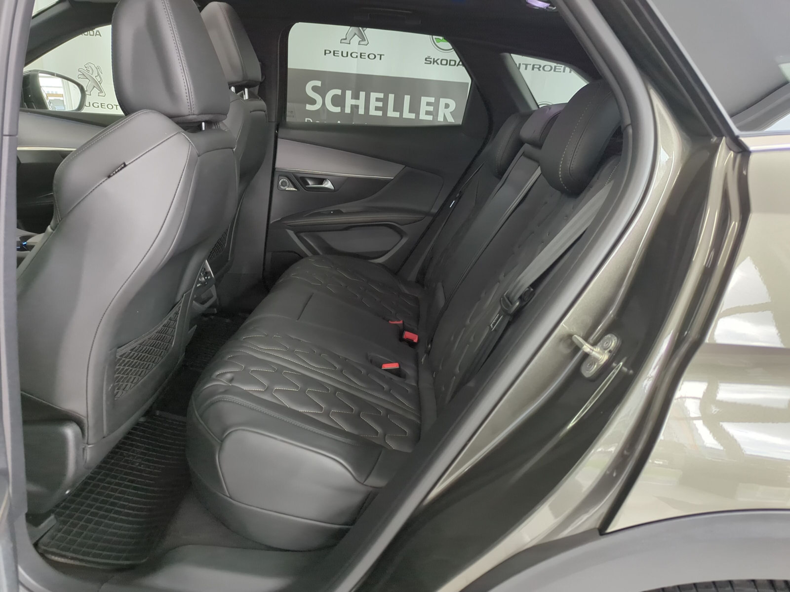 3008 Hybrid4 300 GT EAT8*PANO*LEDER*FOCAL*