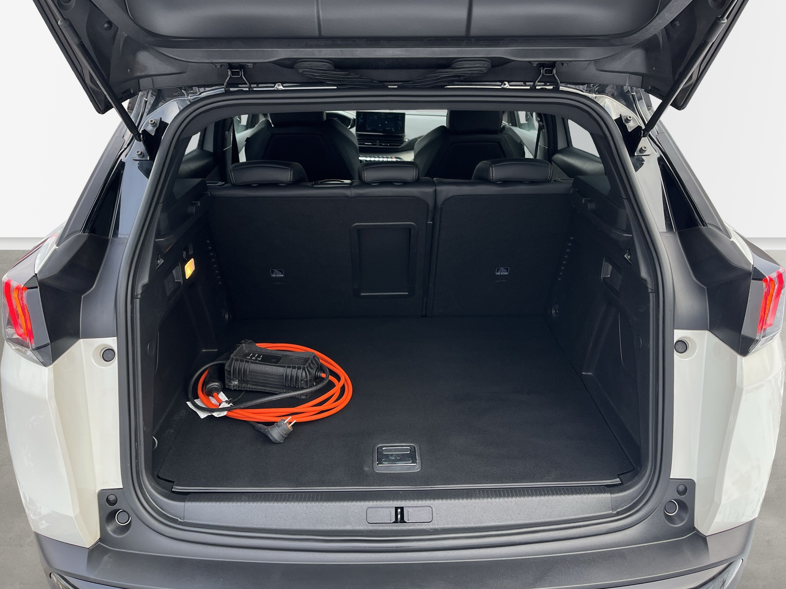 3008 1.6 Hybrid 225 GT EAT8 *AHK*FOCAL*NIGHT-VISION*