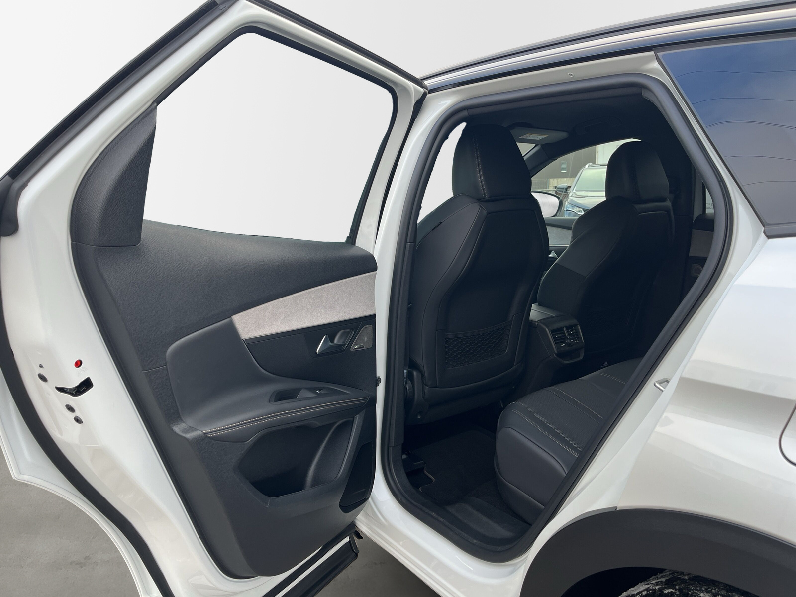 3008 1.6 Hybrid 225 GT EAT8 *AHK*FOCAL*NIGHT-VISION*