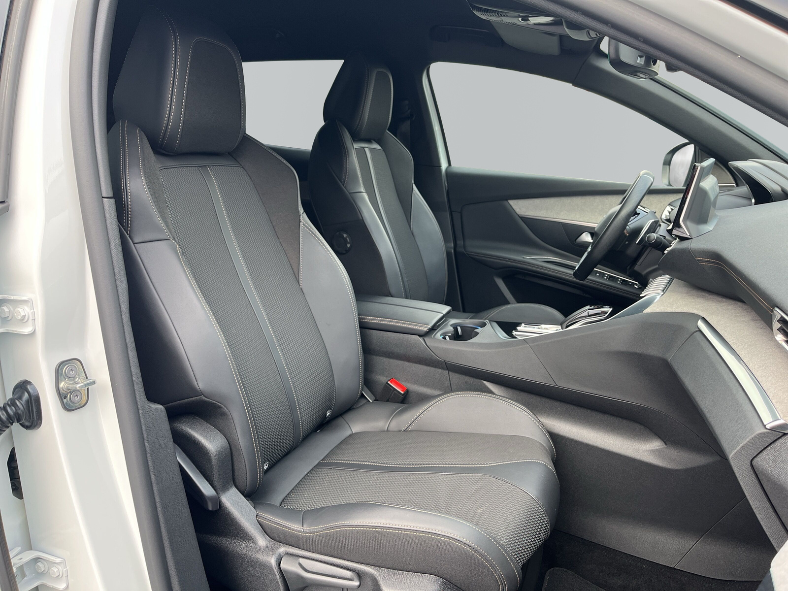 3008 1.6 Hybrid 225 GT EAT8 *AHK*FOCAL*NIGHT-VISION*