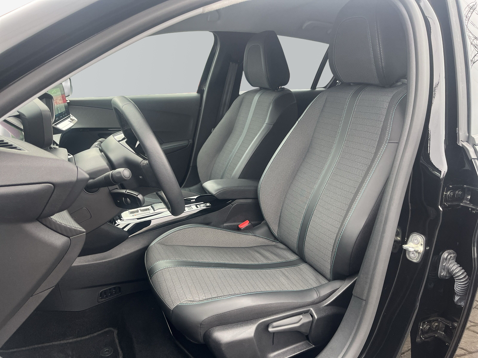 208 e- Allure Pack 50kWh *NAVI*KMAERA*SHZ*