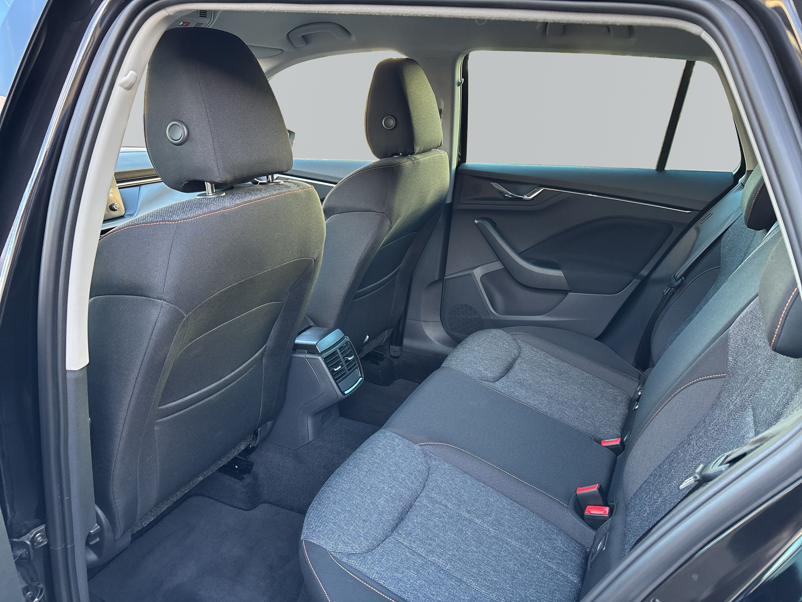 Kamiq Ambition 1.0 TSI DSG *SHZ*LED*AHK*