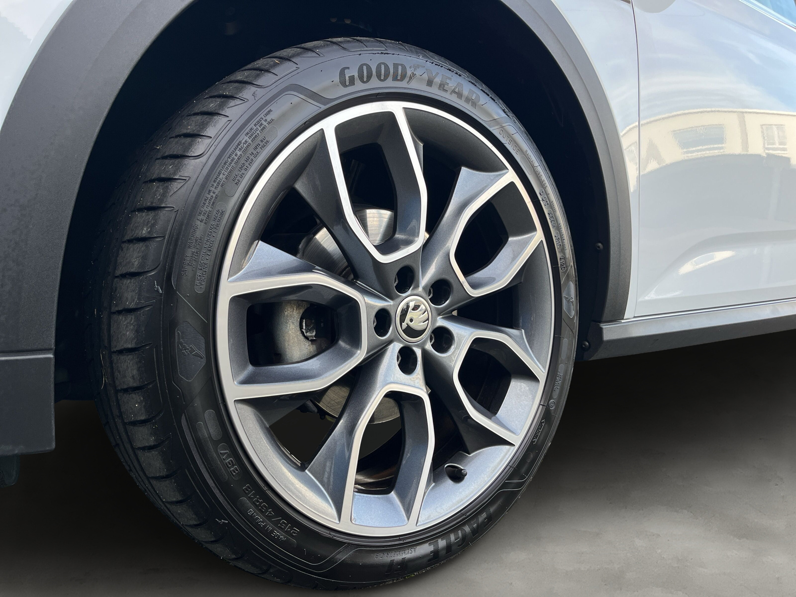 Kamiq Scoutline 1.5 TSI DSG *AHK*ACC*KAMERA*18-ZOLL*