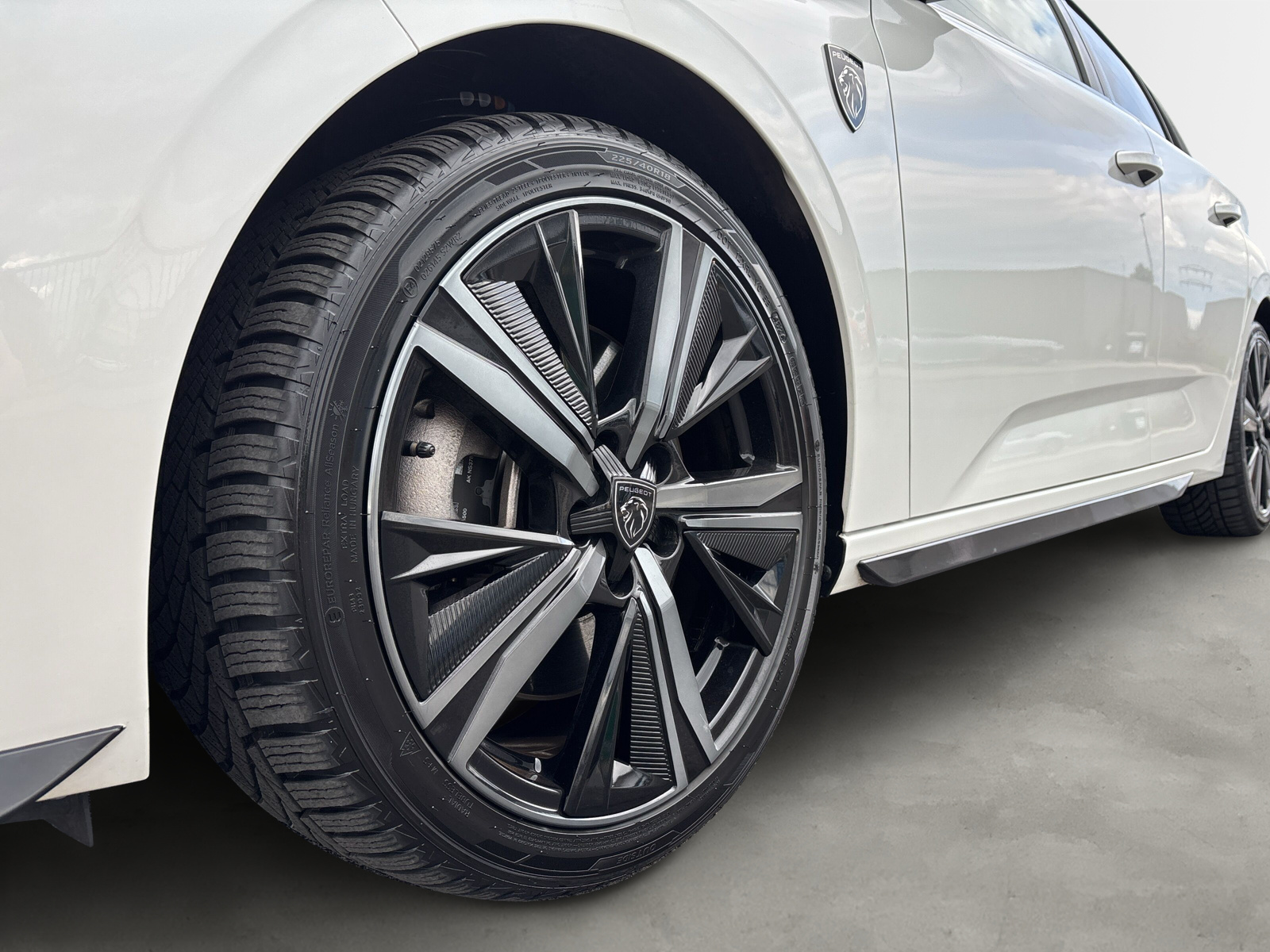 308 Hybrid 225 GT Pack *SHZ*LED*NAVI*360 GRADKAMERA*