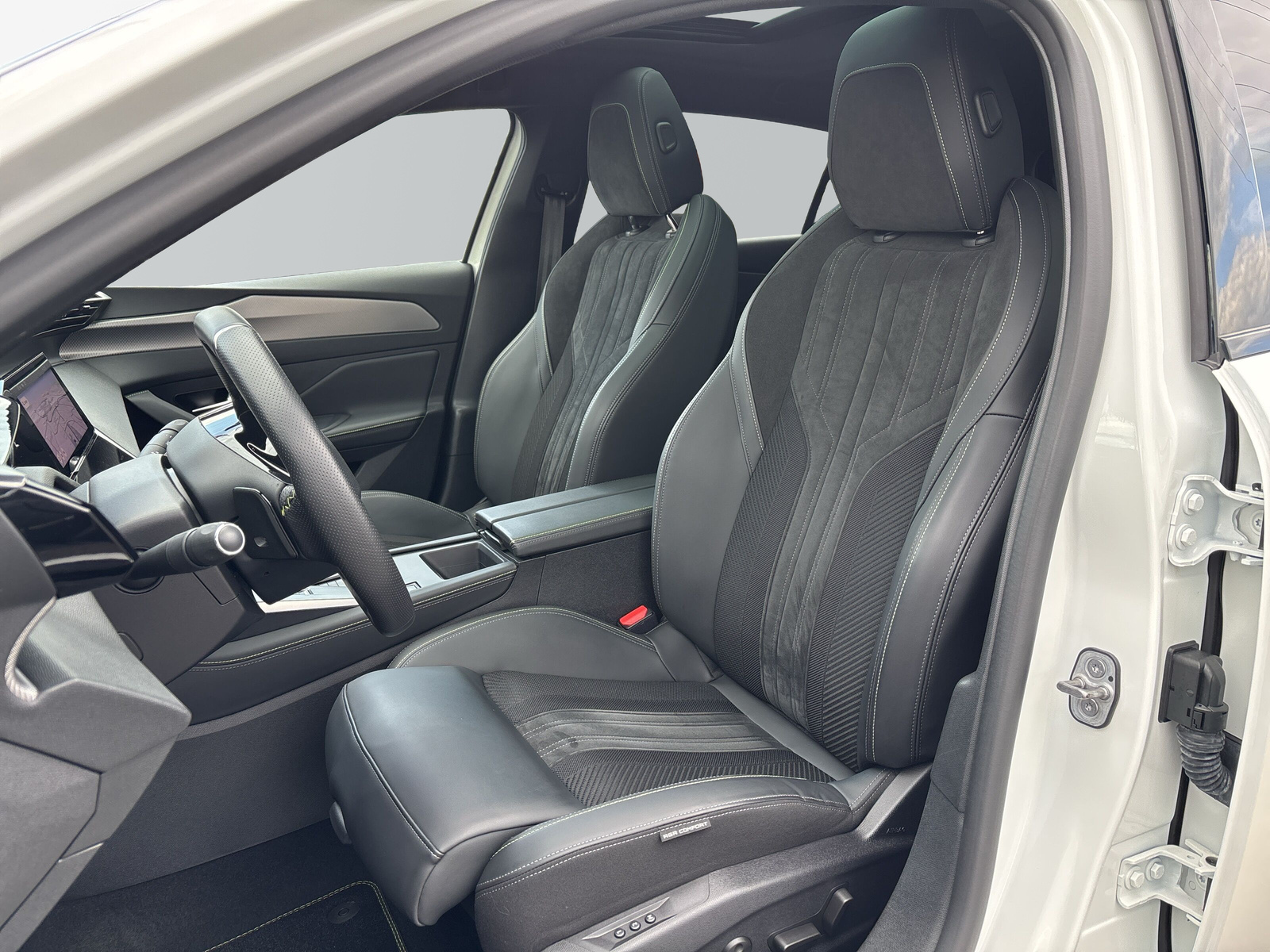 308 Hybrid 225 GT Pack *SHZ*LED*NAVI*360 GRADKAMERA*