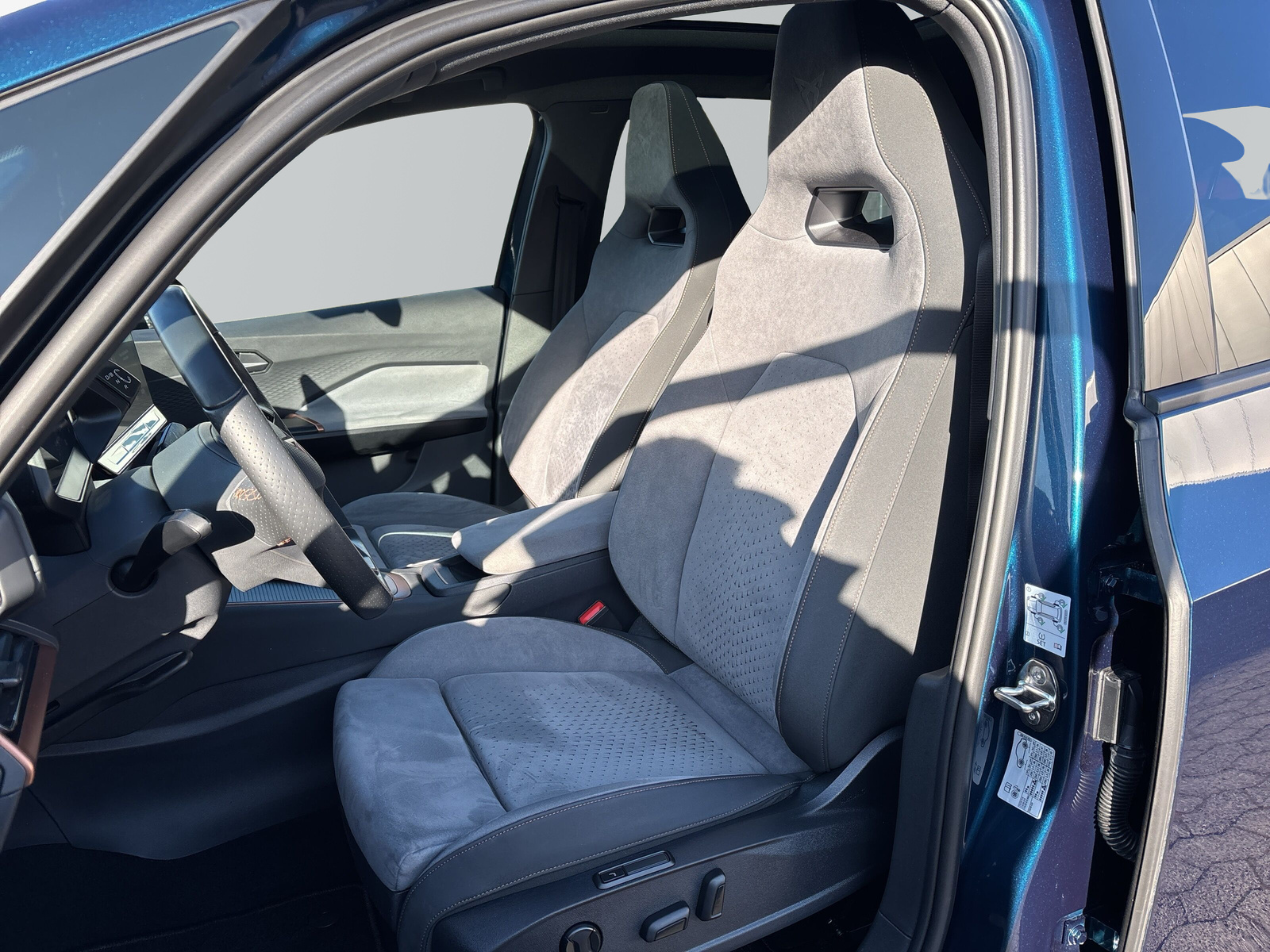 Born 150 kW Exclusive *SHZ*LED*NAVI*PANO*MASSAGE*