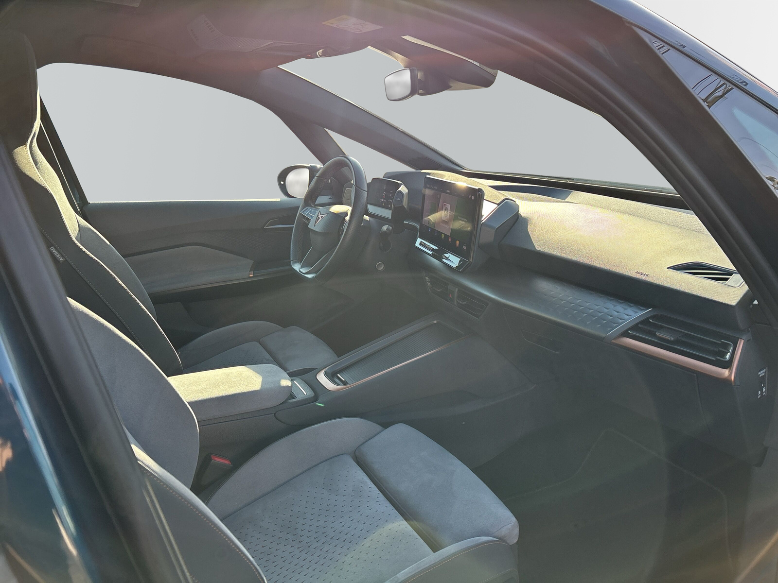 Born 150 kW Exclusive *SHZ*LED*NAVI*PANO*MASSAGE*