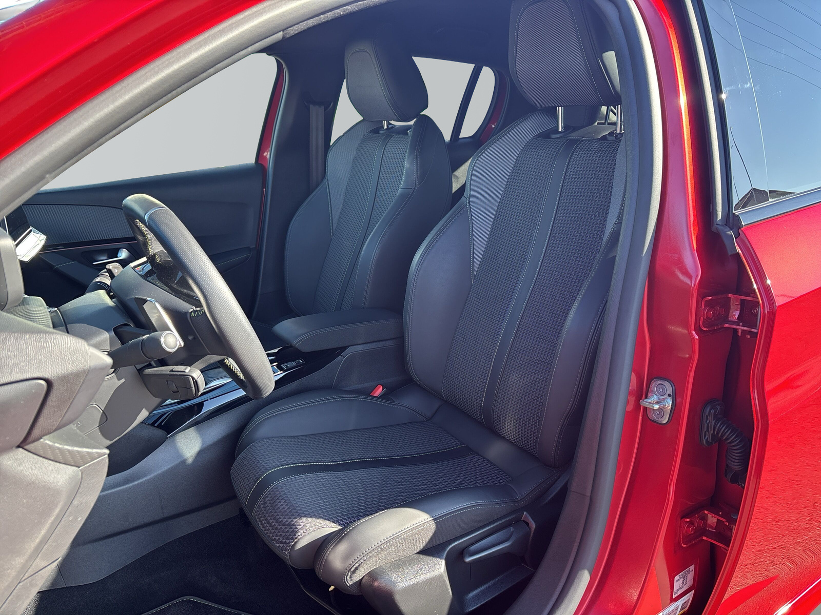 208 GT *SHZ*LED*NAVI*