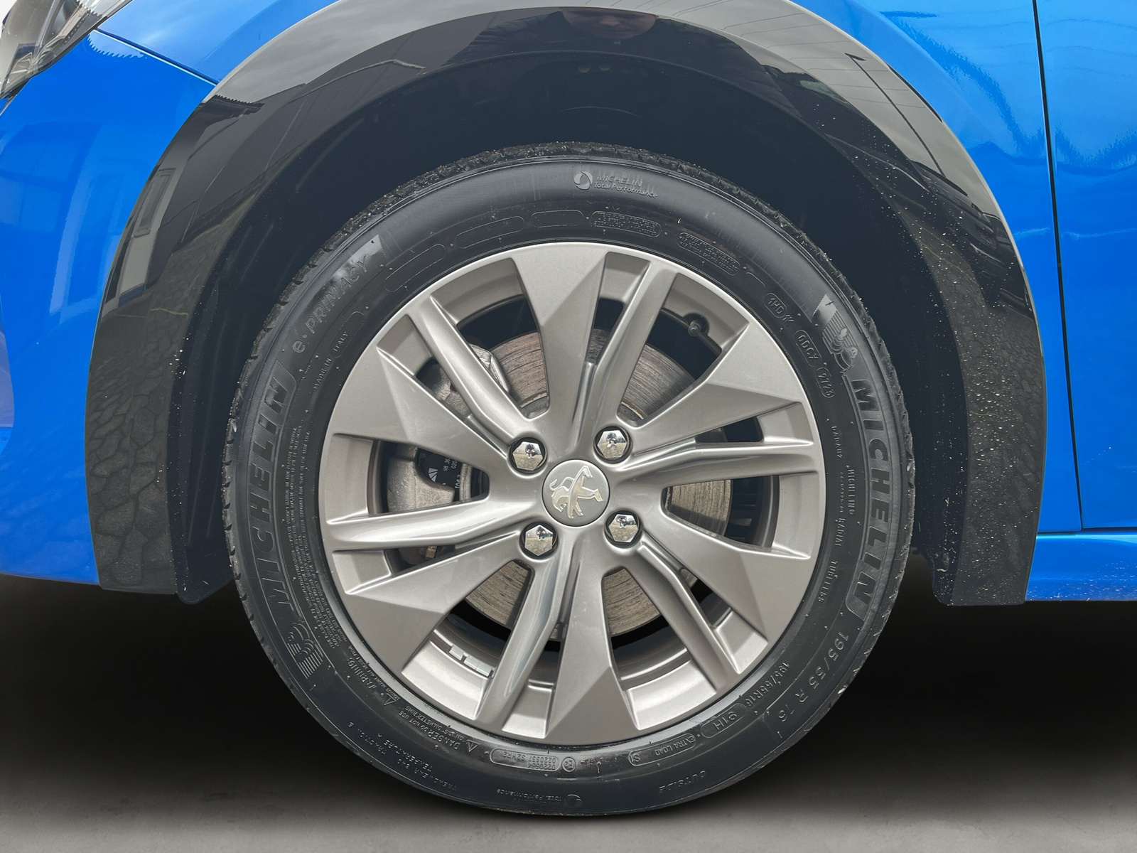 208 e- Allure 50kWh *KAMERA*NAVI*SHZ*