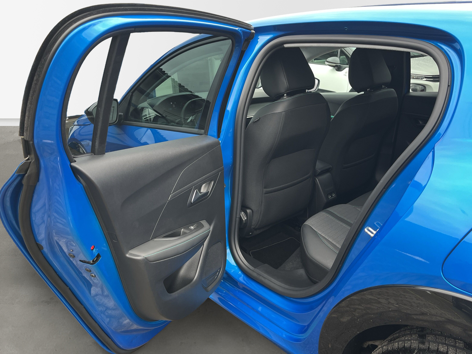 208 e- Allure 50kWh *KAMERA*NAVI*SHZ*