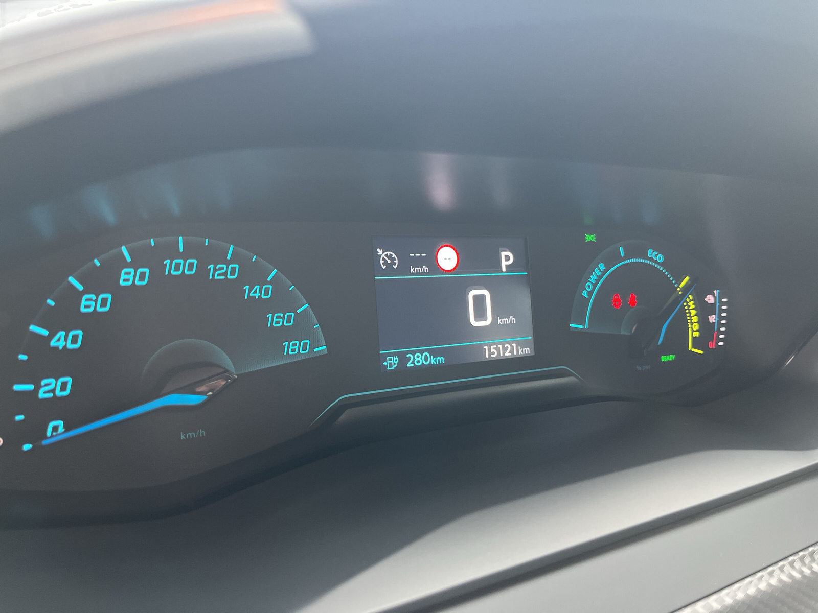 208 e- Allure 50kWh *KAMERA*NAVI*SHZ*