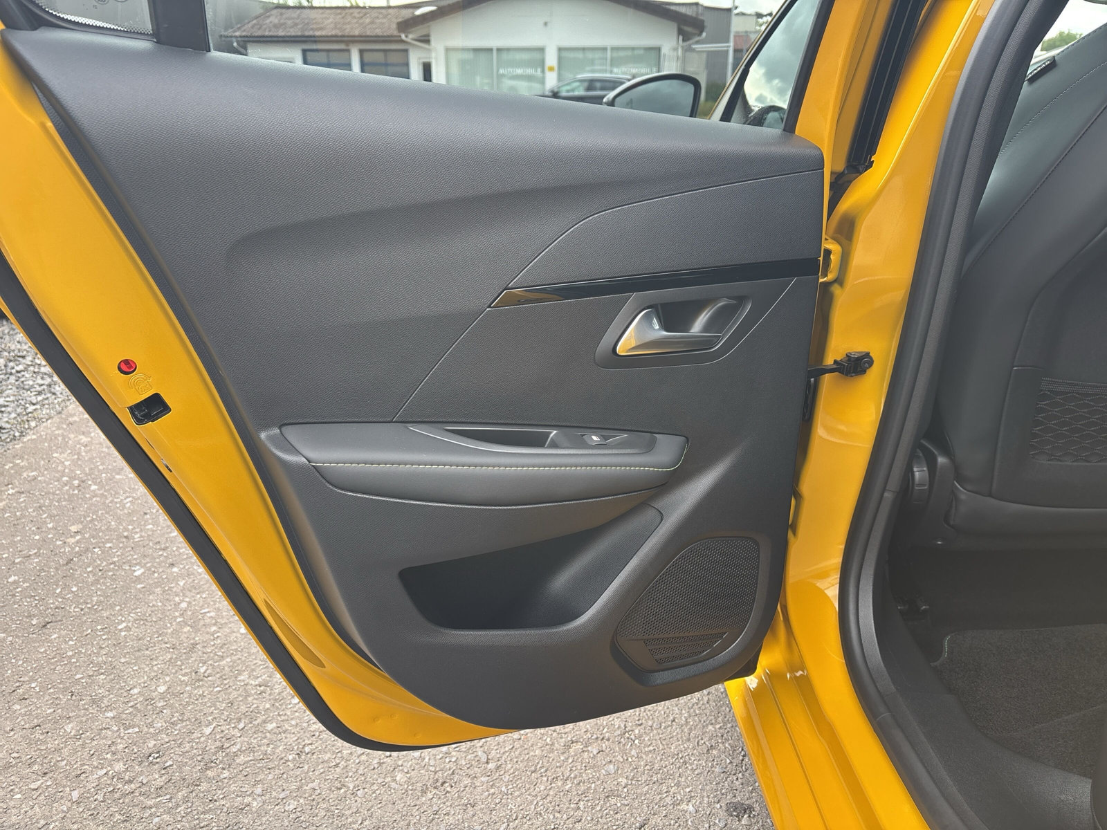 208 e- GT Pack *LED*KAMERA*PDC*SHZ*