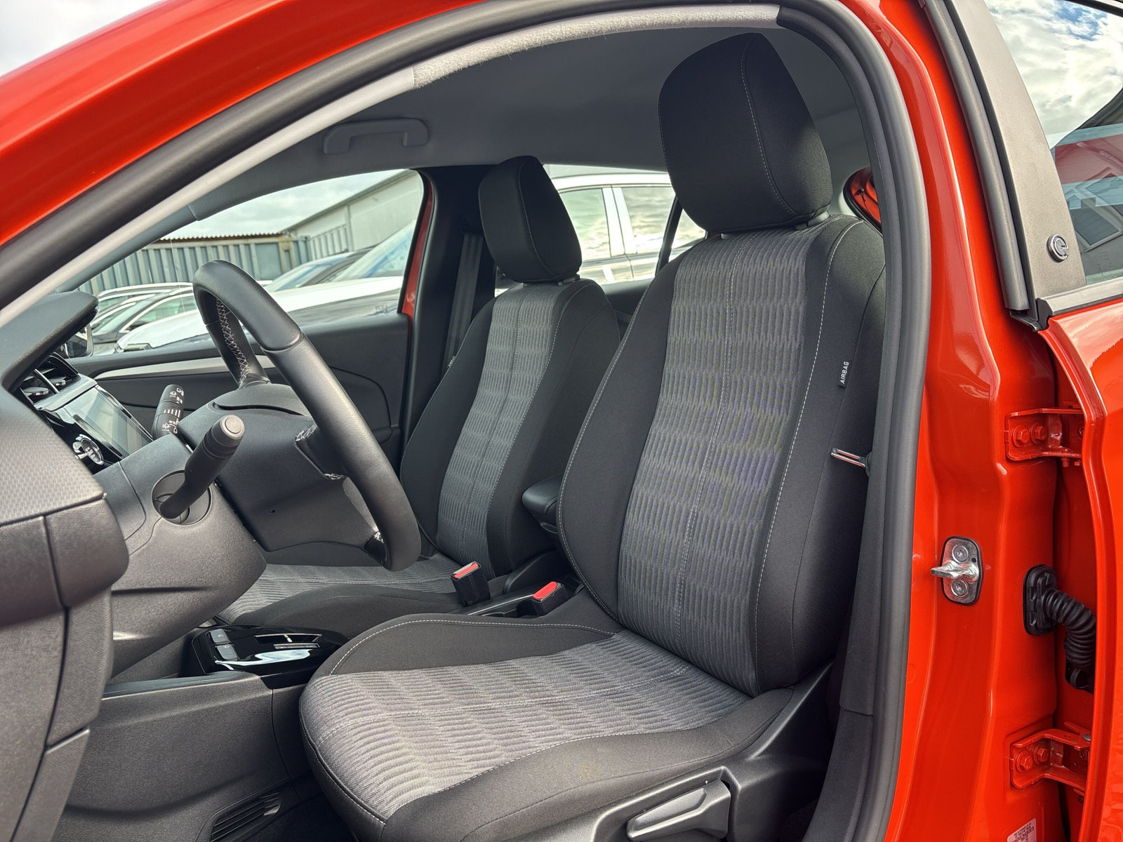 Corsa F e Edition 50 kWh *KAMERA*PDC*SHZ*