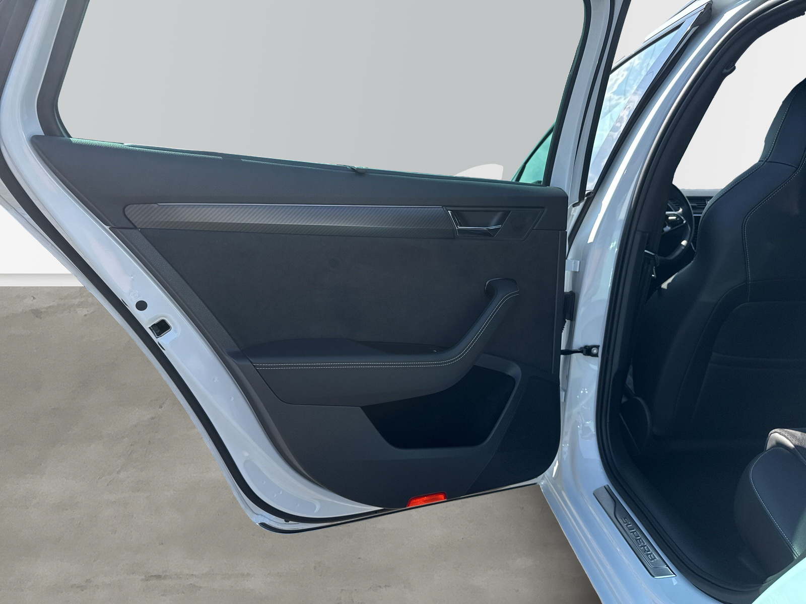 Superb Combi iV Sportline *LED*NAV*SHZ*3-Zonen*