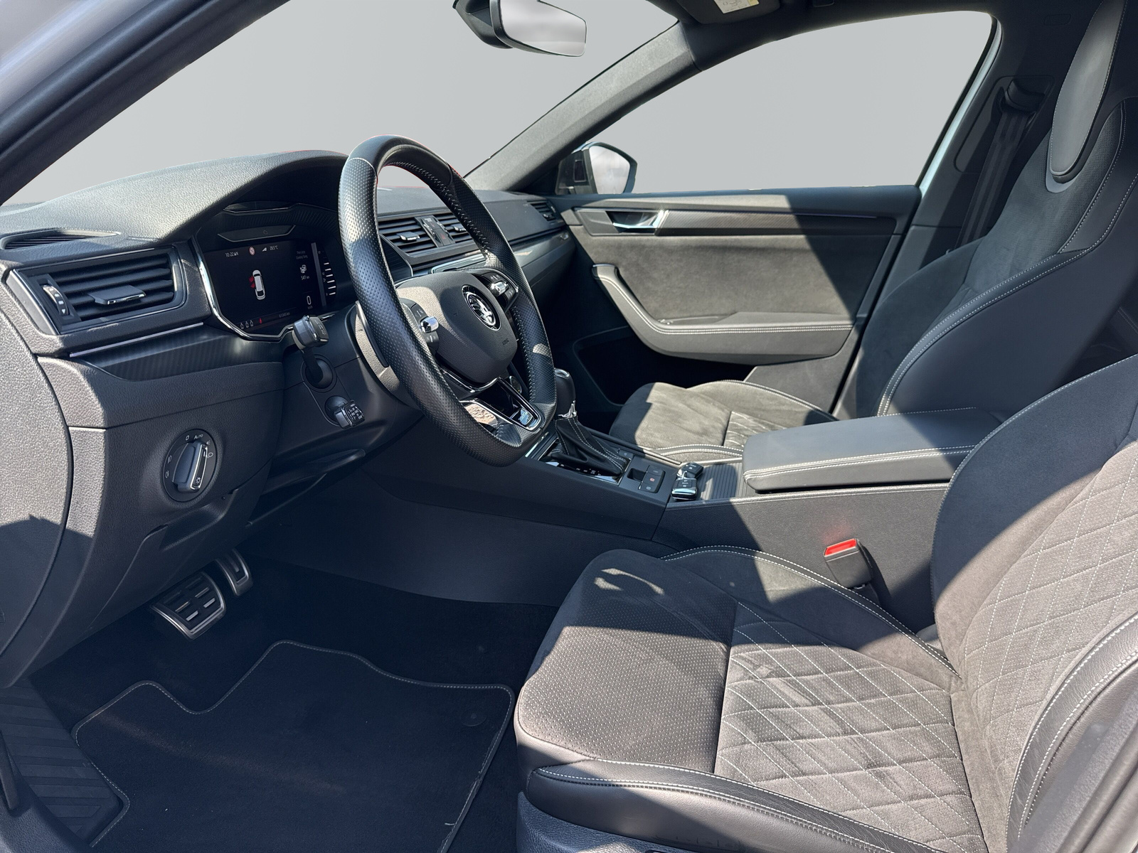 Superb Combi iV Sportline *LED*NAV*SHZ*3-Zonen*