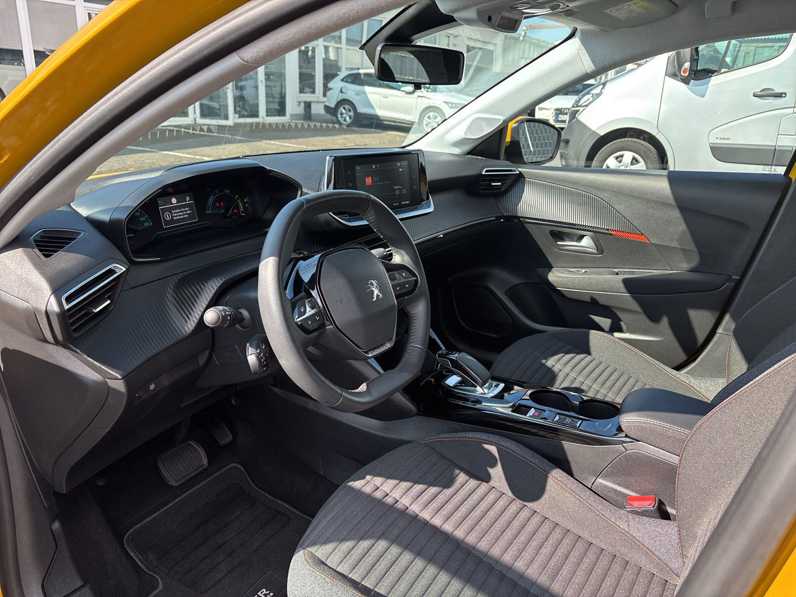 208 e- Active 50kWh *SHZ*NOTRUF-SYSTEM*KLIMAAUTOMATIK*