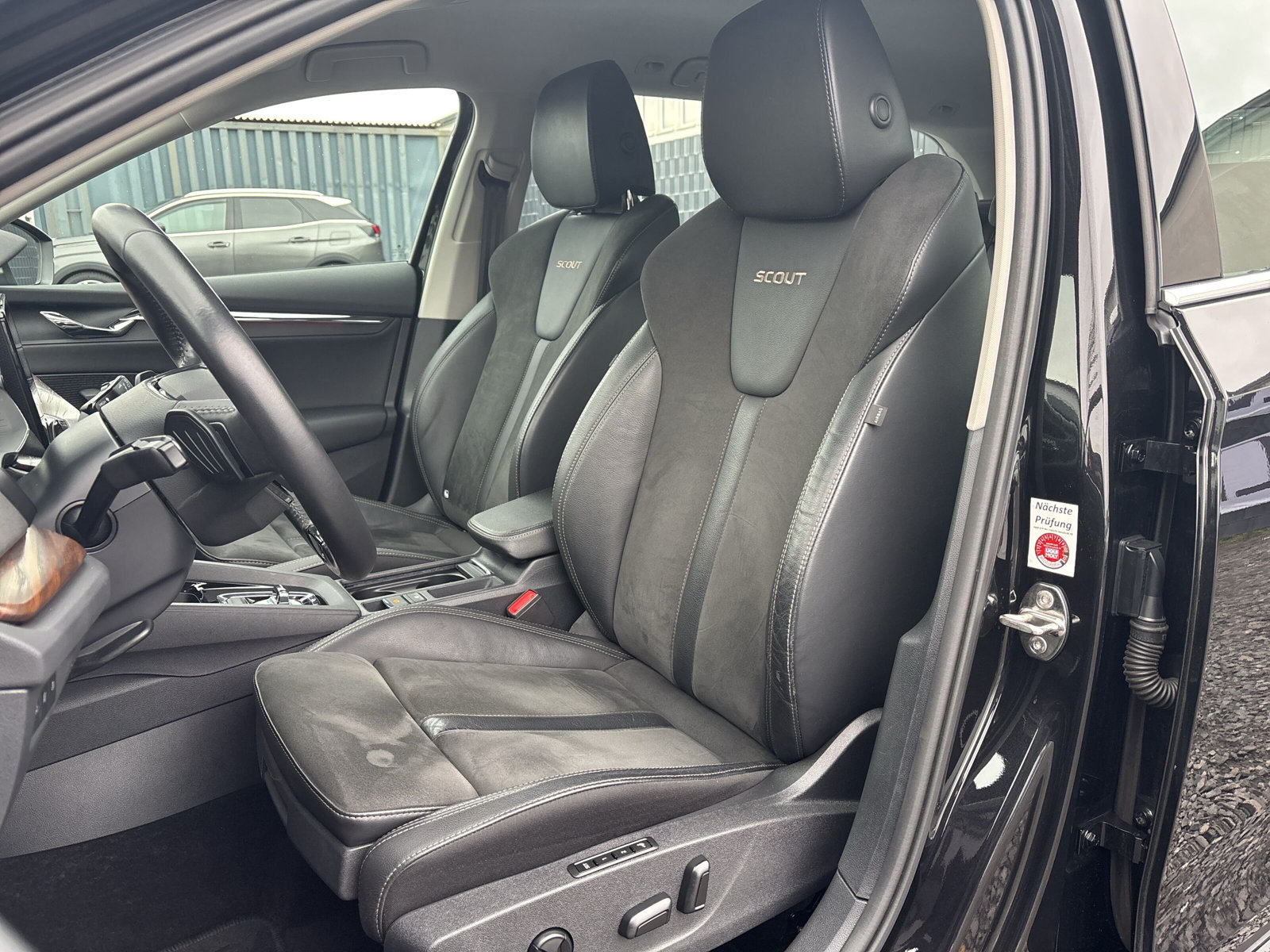Octavia Combi Scout 4x4 2.0 TDI *AHK*STAND-HZG*MASSAGE*