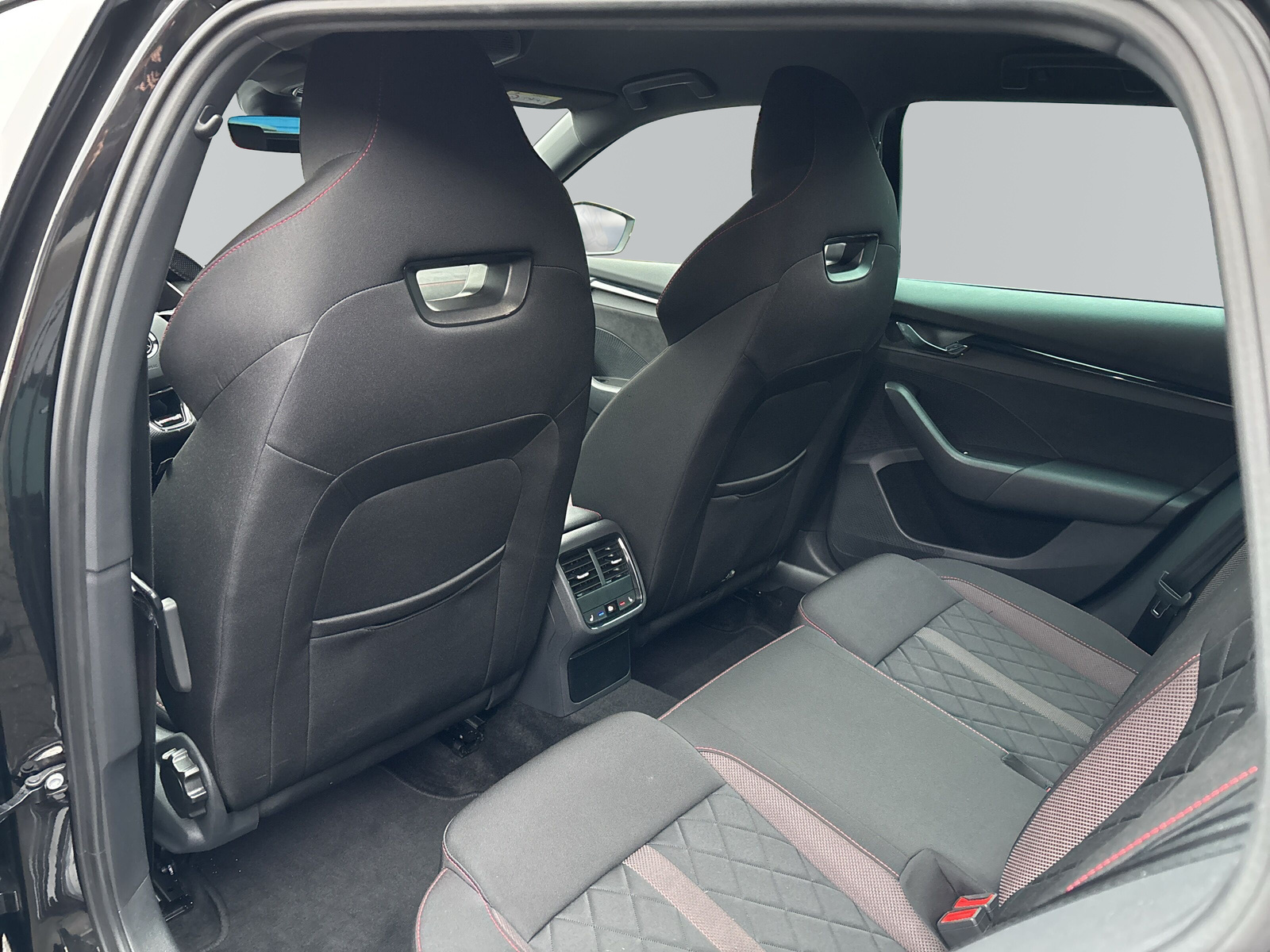 Octavia Combi RS 4x4 2.0 TDI DSG *HEAD-UP*NAVI*CANTON*AHK*