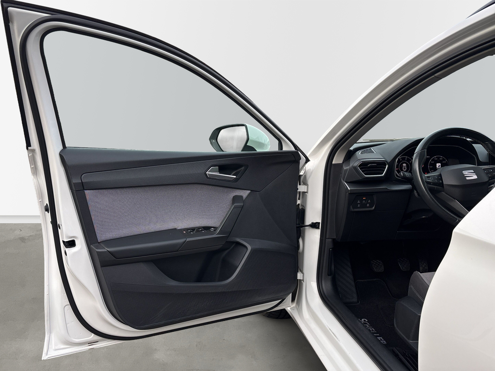 Leon Sportstourer Style 2.0 TDI 6-Gang *AHK*NAVI*KAMERA+PDC*LED*