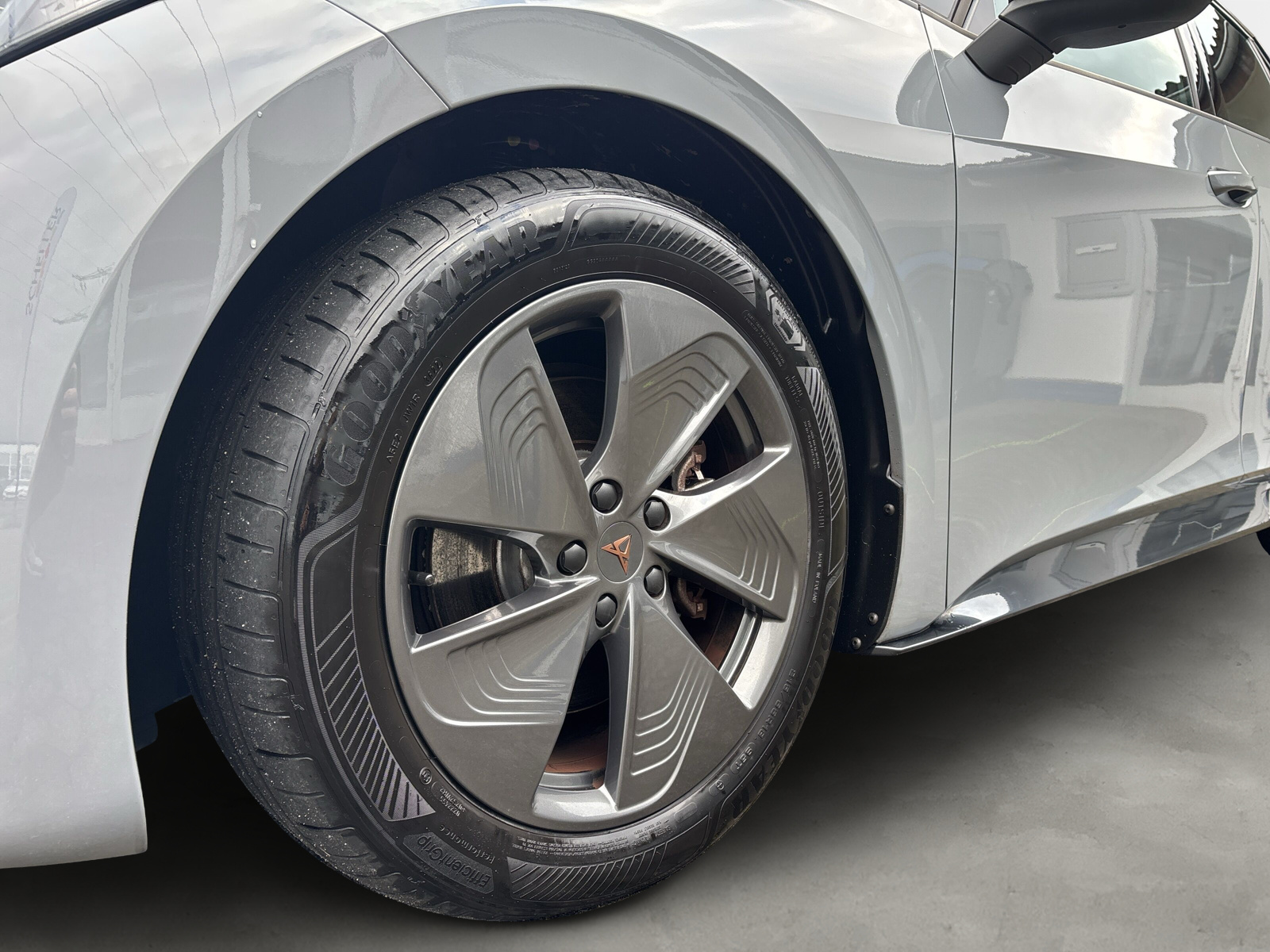 Born 150 kW *SHZ*LED*