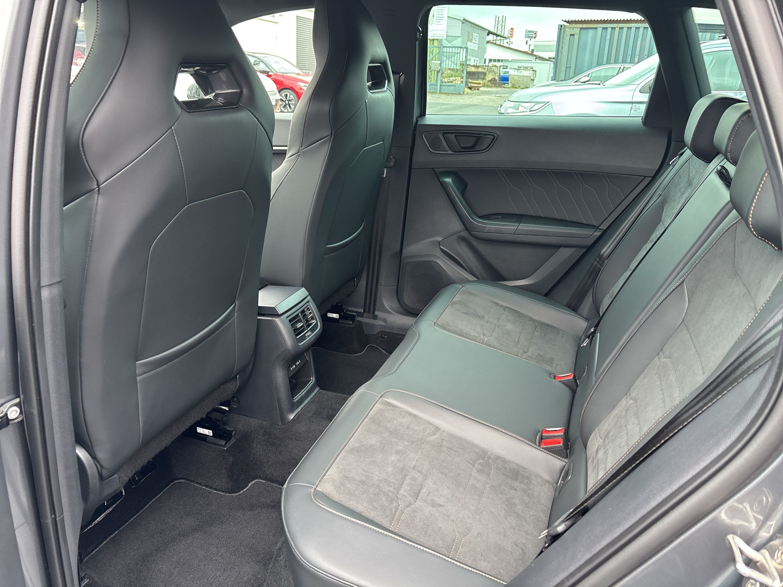 Ateca Basis 4Drive 2.0 TSI DSG *BEATS*360-GRAD*BUSINESS-PAKET*