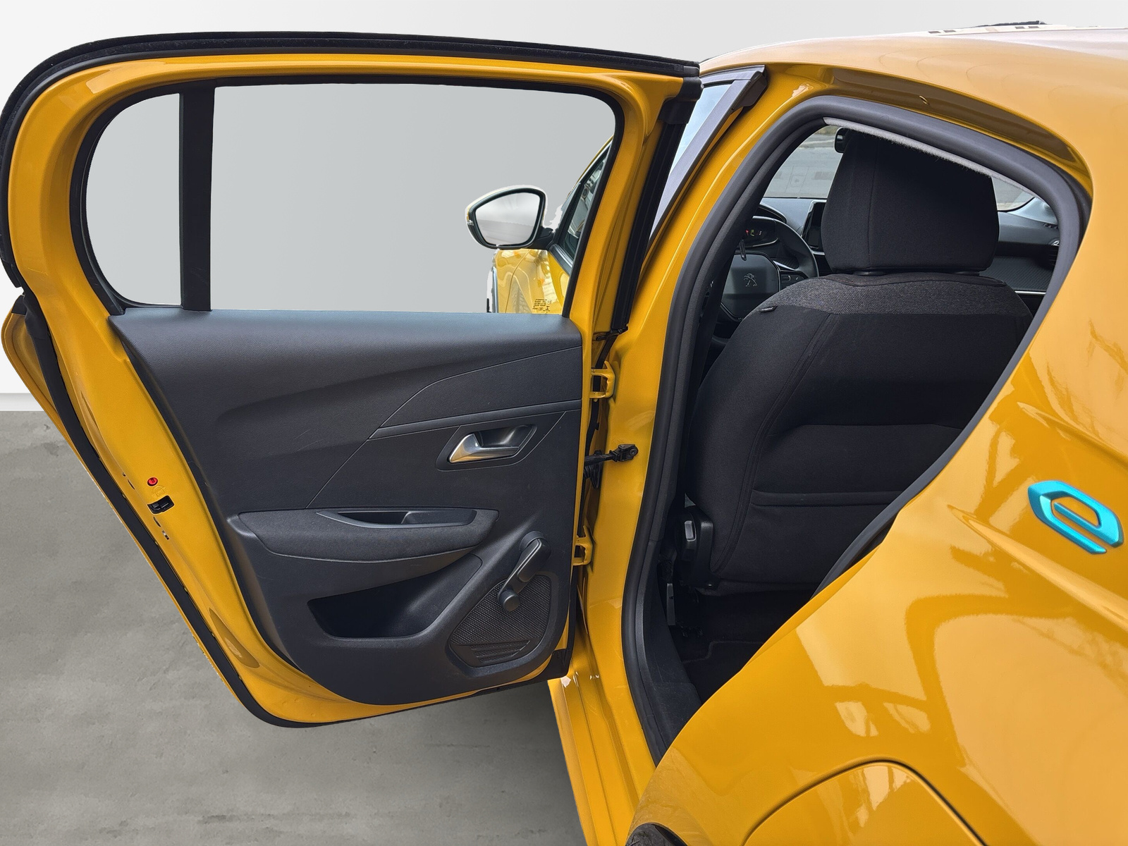 e 208 e- Active 50kWh *KLIMAAUTO*MIRROR-LINK*