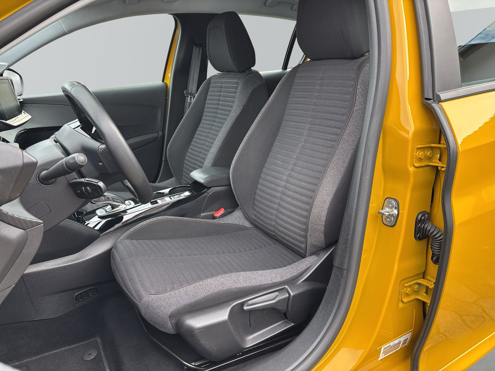 e 208 e- Active 50kWh *KLIMAAUTO*MIRROR-LINK*