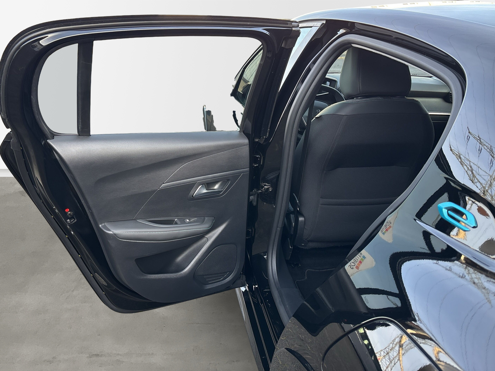 e 208 e- Allure Pack *SHZ*LED*NAVI*