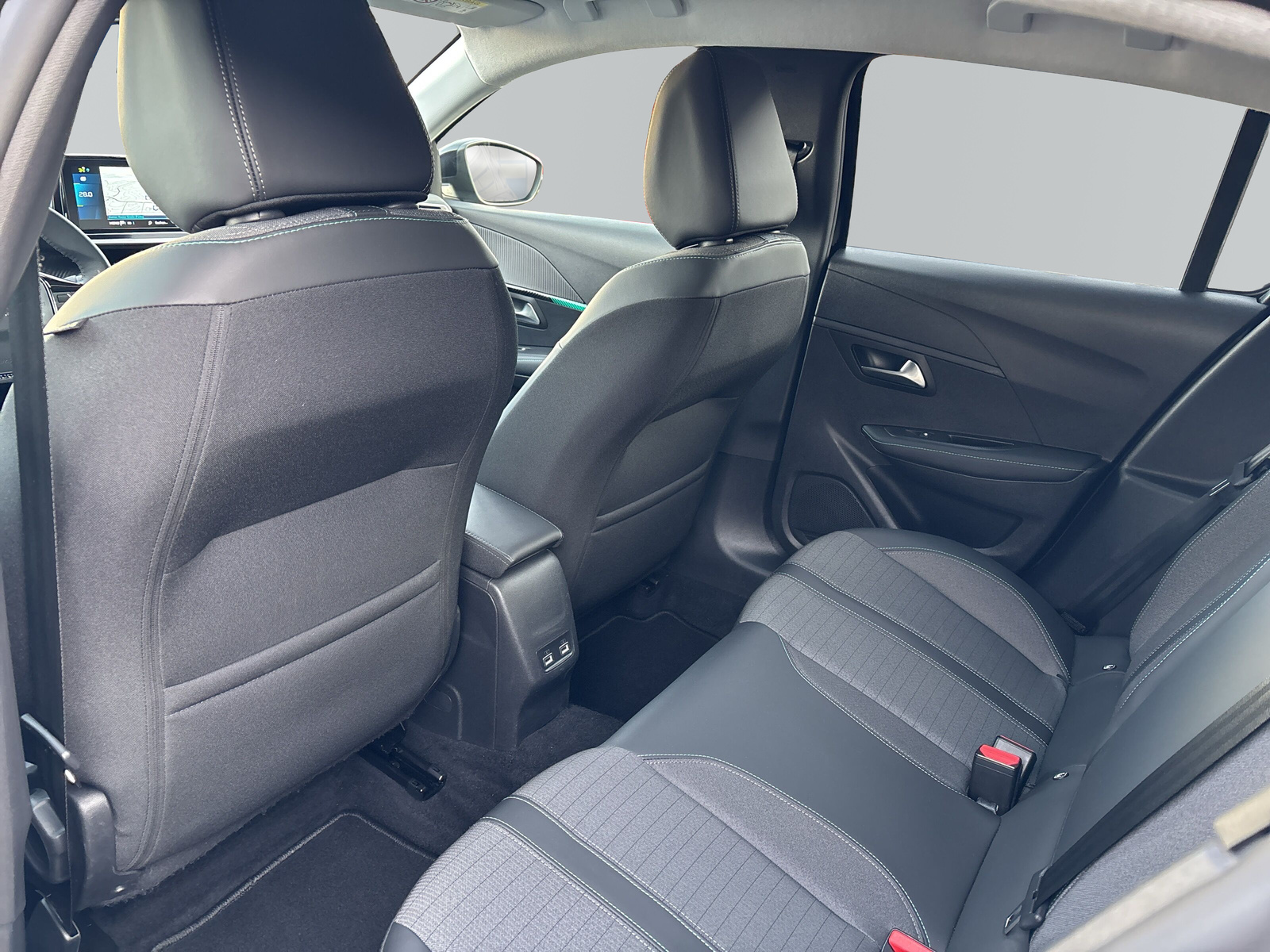 e 208 e- Allure Pack *SHZ*LED*NAVI*