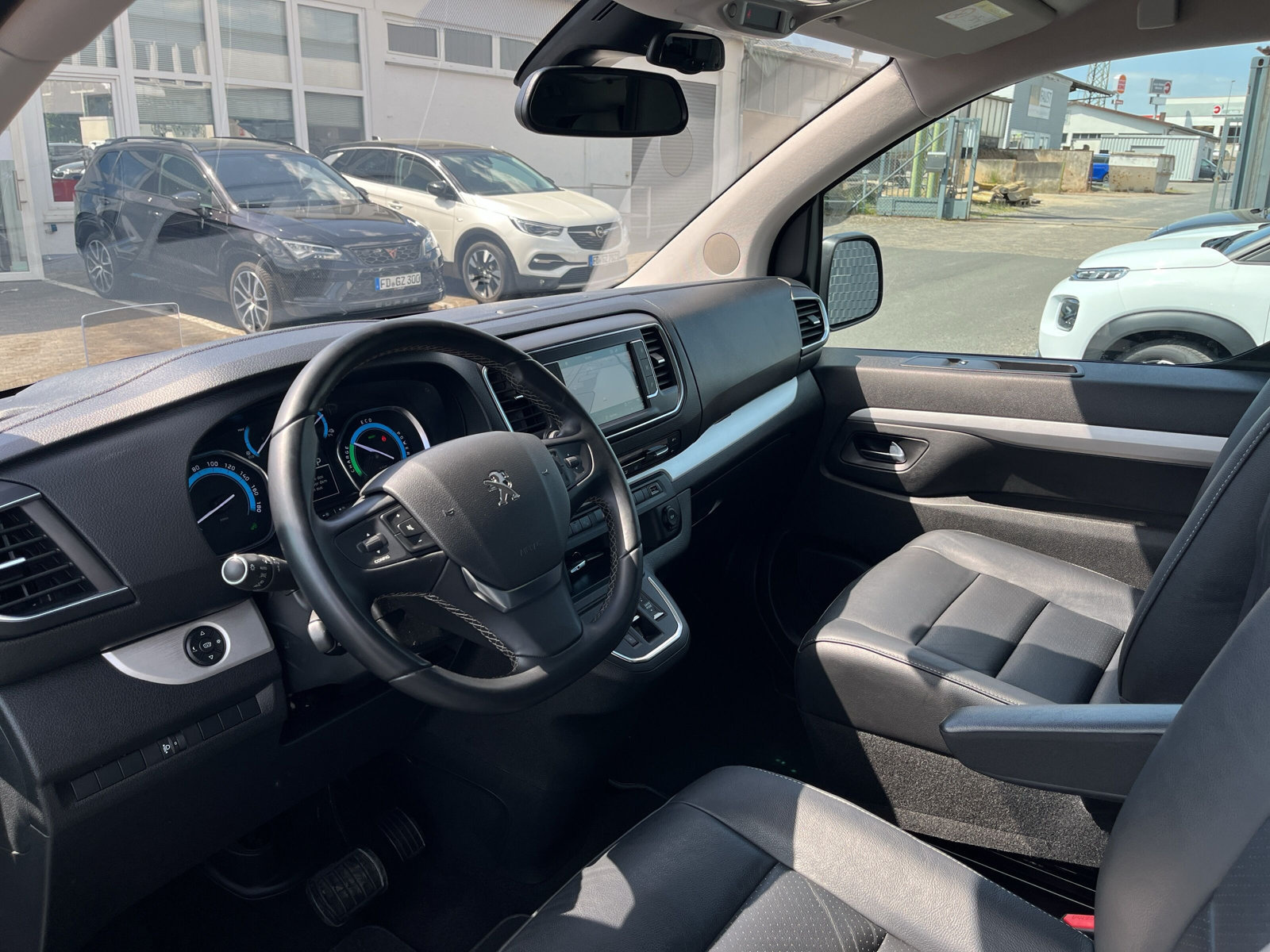 Traveller E-Allure Elektromotor L2 *7-SITZE*KAMERA*