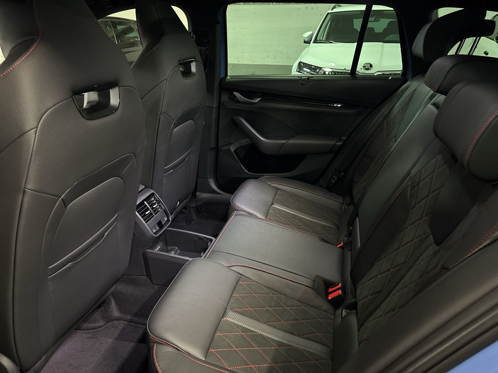 Octavia Combi RS 2,0 TSI 195 kW 7-Gang-DSG *Individuallackierung**Panoramaschiebedach*