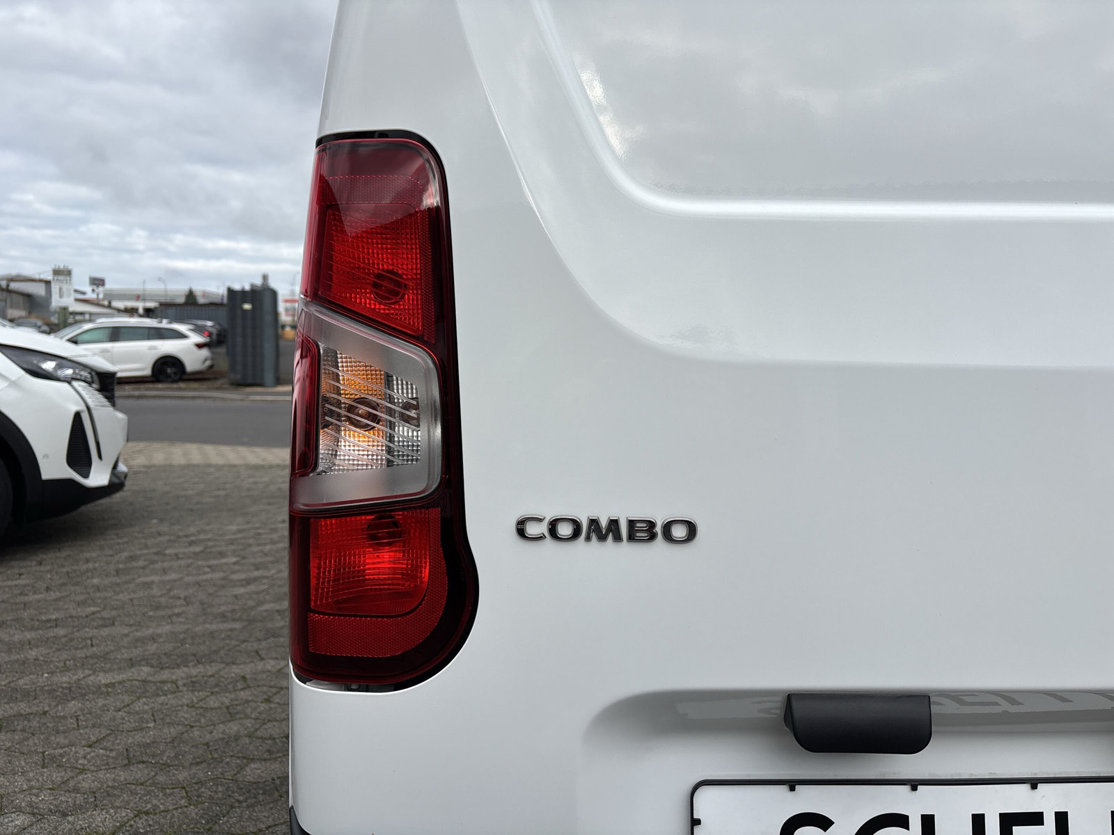 Combo E Cargo 1.2 Turbo Edition *KLMA*HOLZBODEN*PDC*
