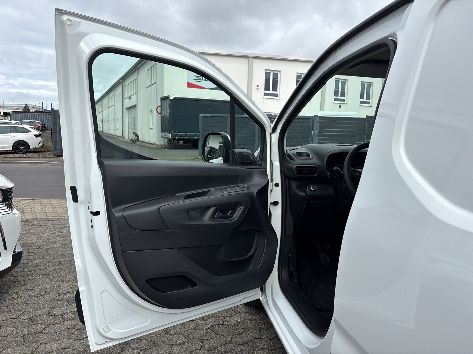 Combo E Cargo 1.2 Turbo Edition *KLMA*HOLZBODEN*PDC*