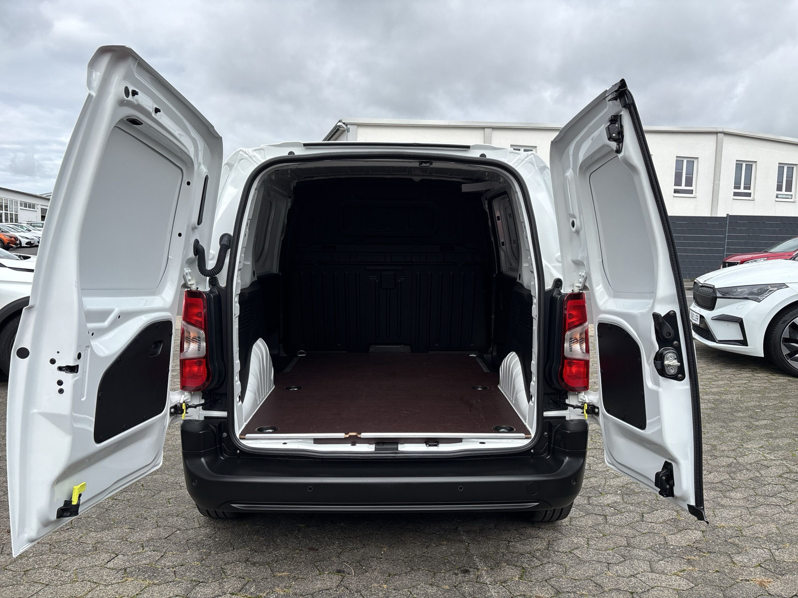 Combo E Cargo 1.2 Turbo Edition *KLMA*HOLZBODEN*PDC*