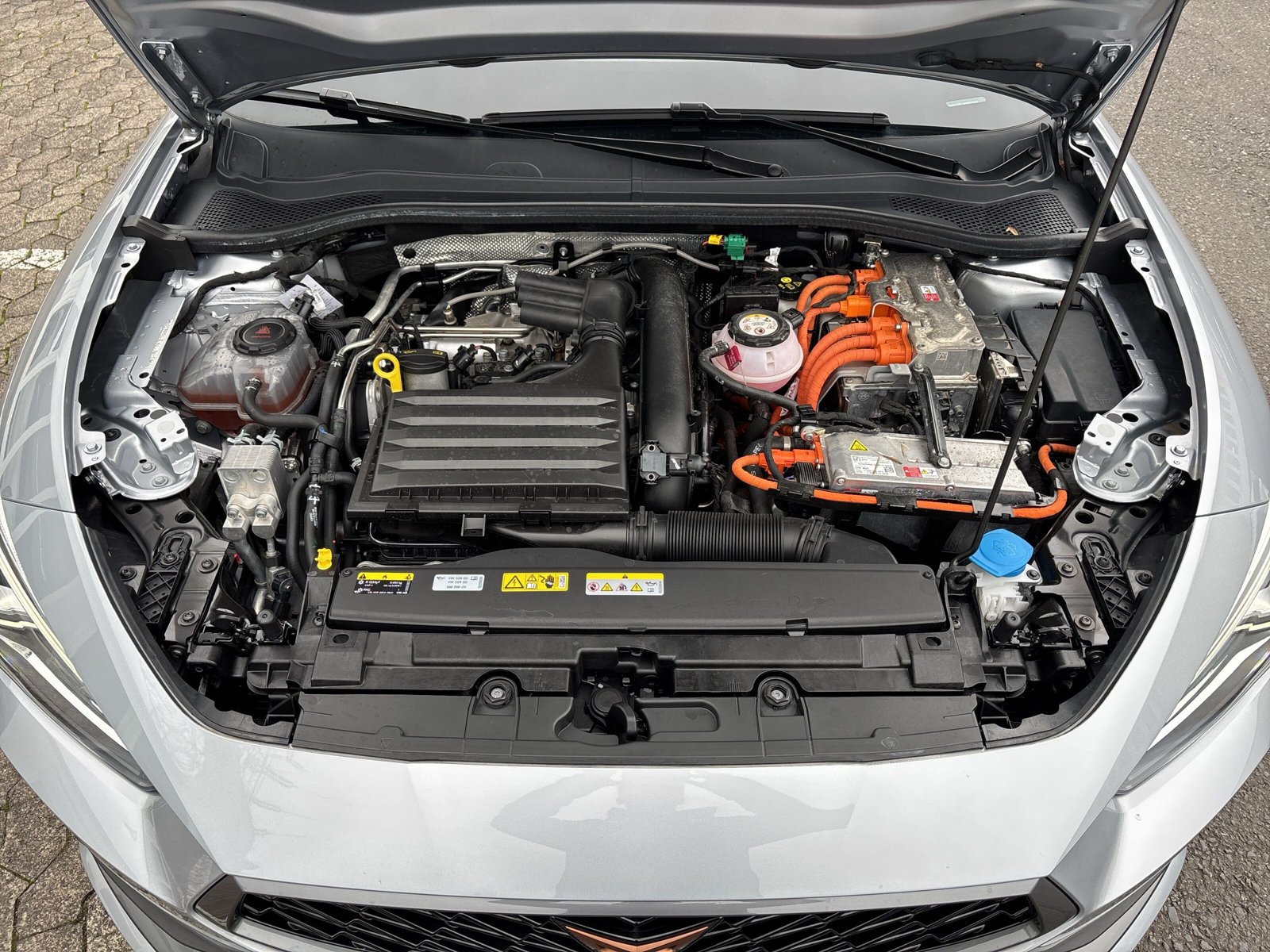 Leon 1.4e-Hybrid 150kW *SHZ*PANO*