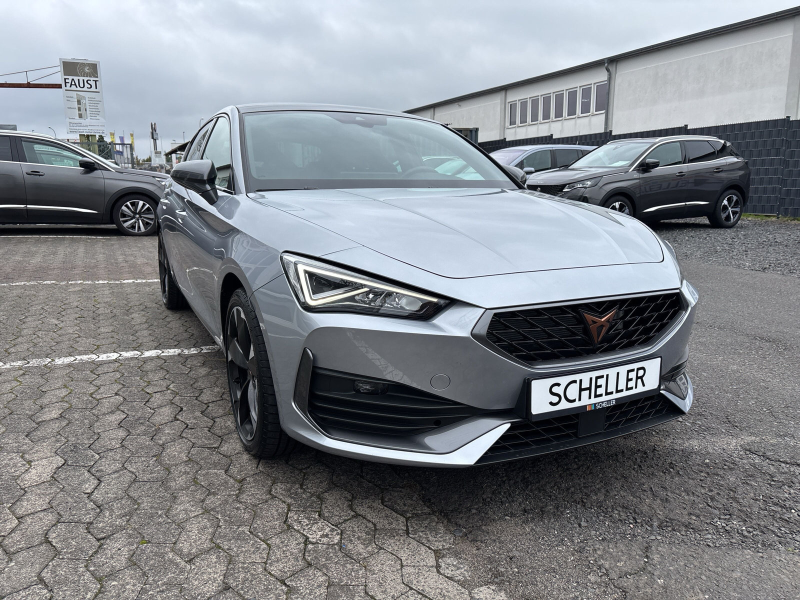 Leon 1.4e-Hybrid 150kW *SHZ*PANO*