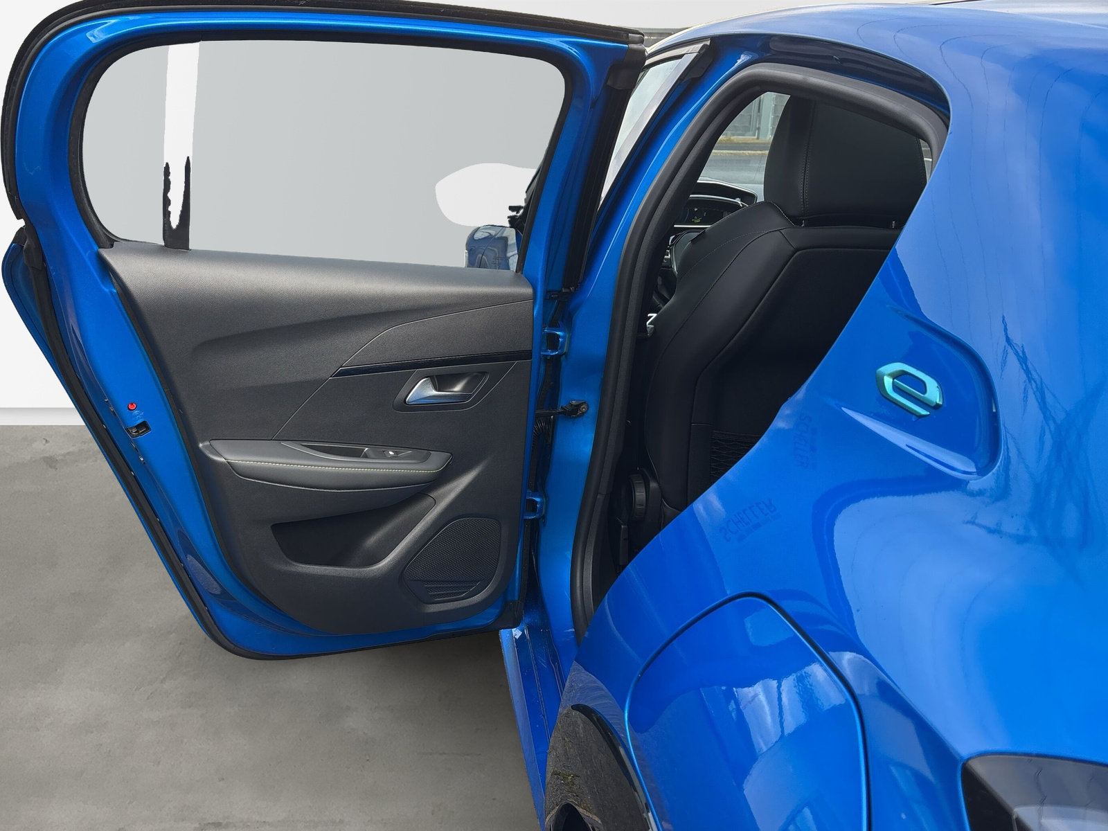 208 E GT Pack 50kWh *PANO*SHZ*ACC*