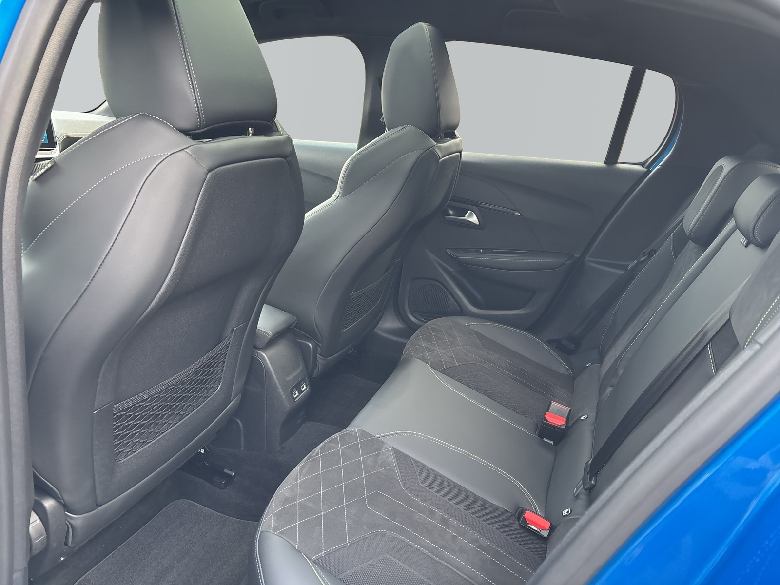 208 E GT Pack 50kWh *PANO*SHZ*ACC*