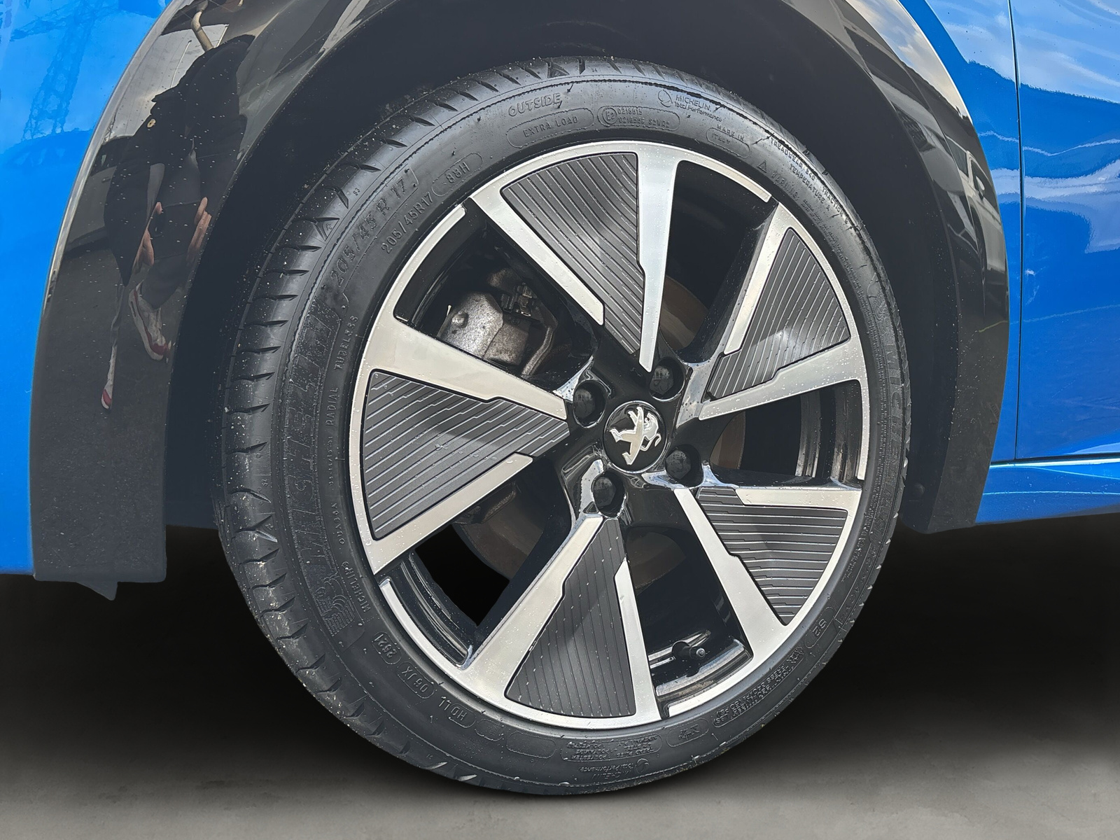 208 E GT Pack 50kWh *PANO*SHZ*ACC*