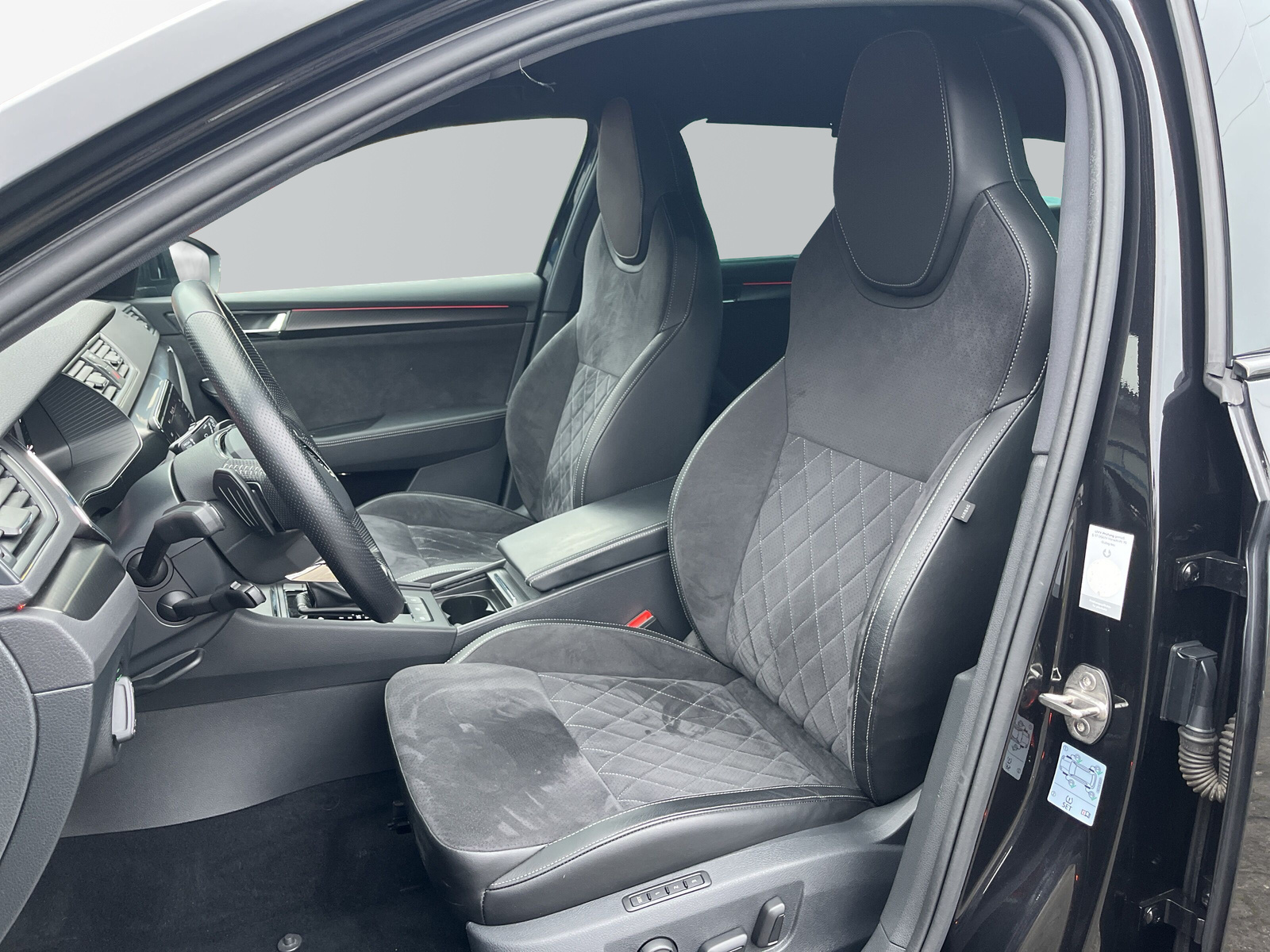 Superb Combi Sportline 2.0 TDI DSG *AHK*WSS-HZG*ACC*KAMERA*