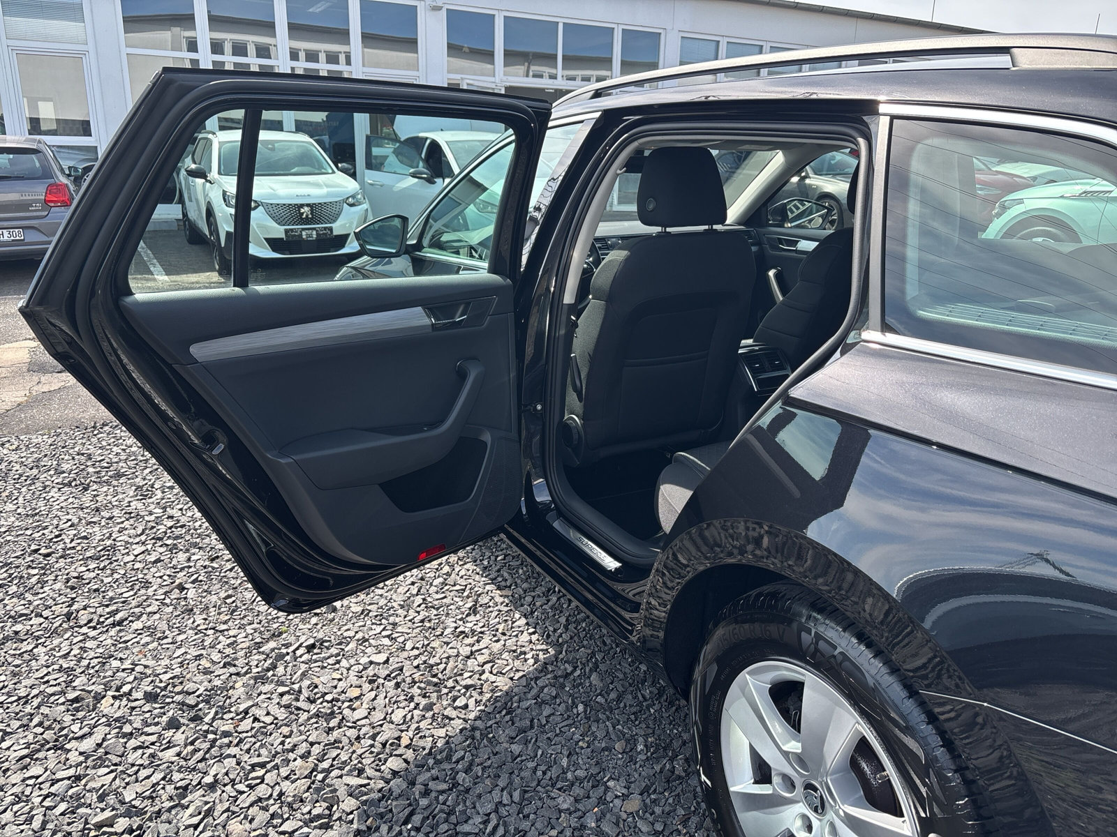 Superb Combi Ambition 2.0TDI DSG *KAMERA*SHZ*NAVI*