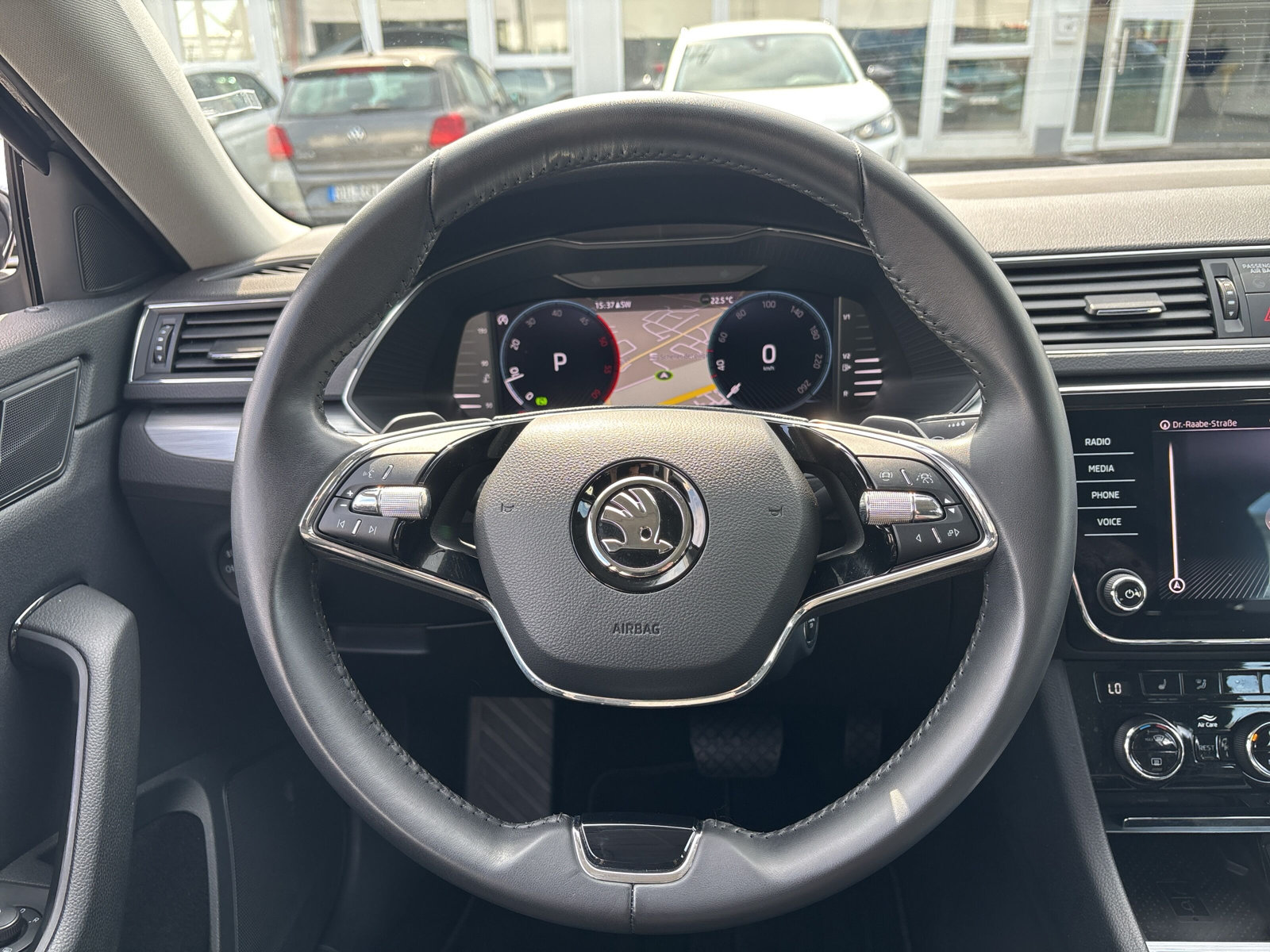Superb Combi Ambition 2.0TDI DSG *KAMERA*SHZ*NAVI*
