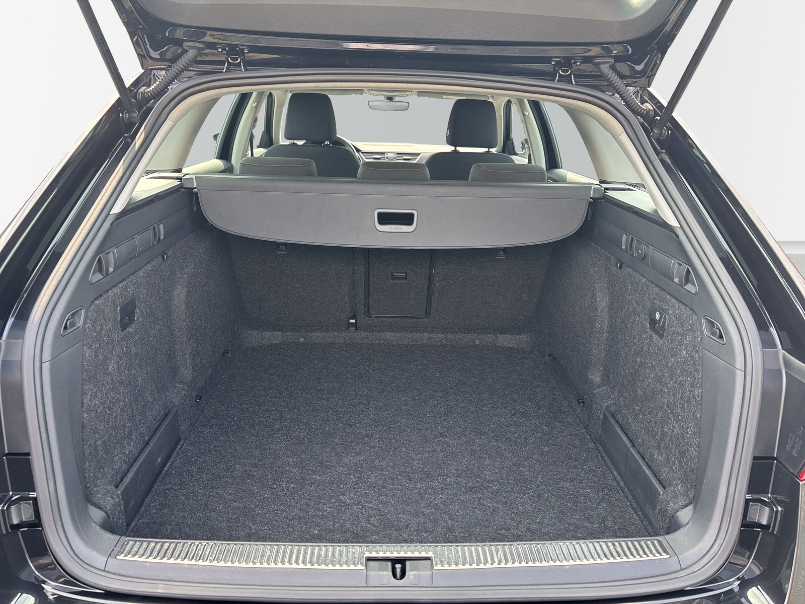 Superb Combi Ambition 2.0TDI DSG *KAMERA*SHZ*NAVI*