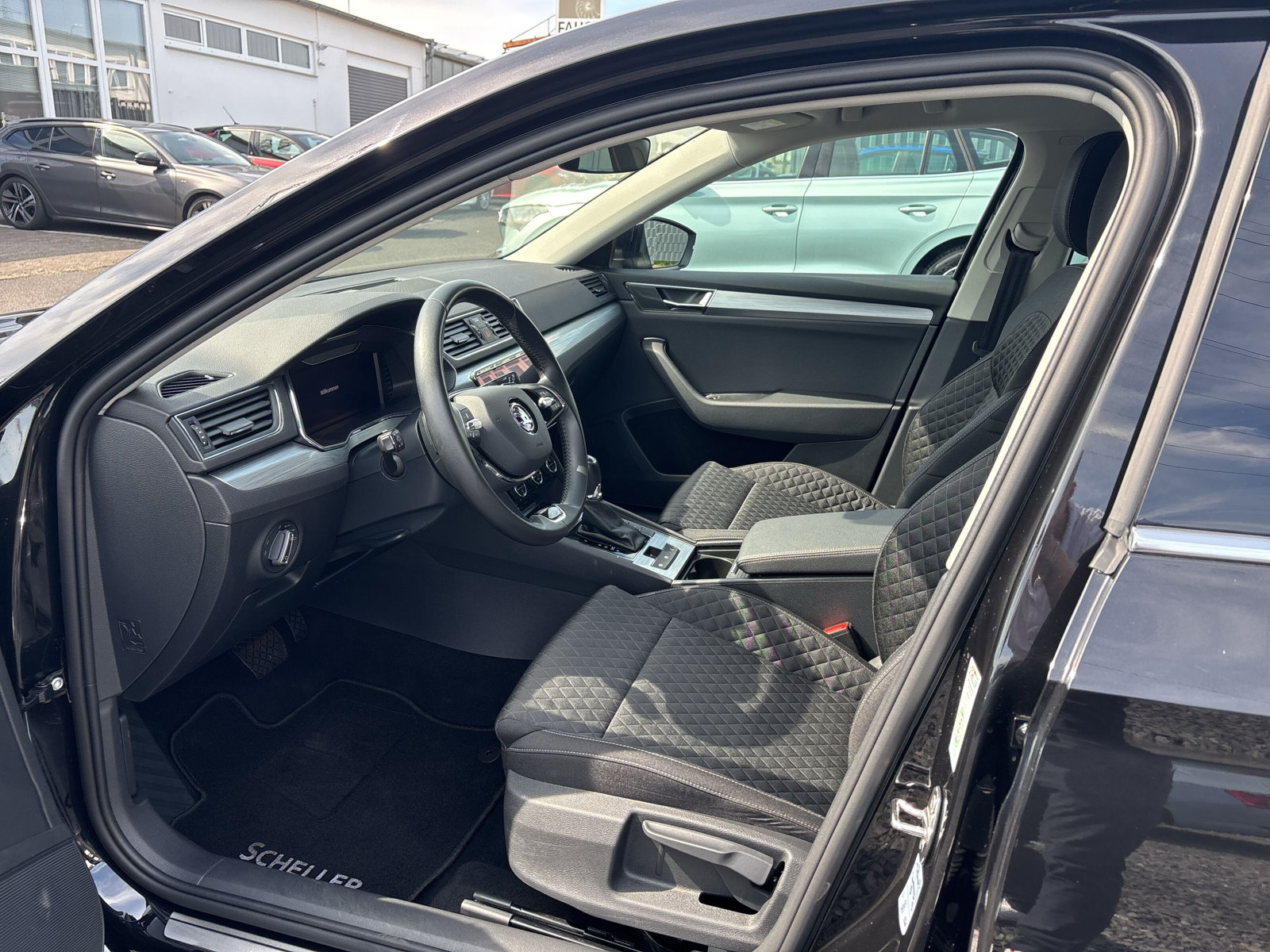 Superb Combi Ambition 2.0TDI DSG *KAMERA*SHZ*NAVI*