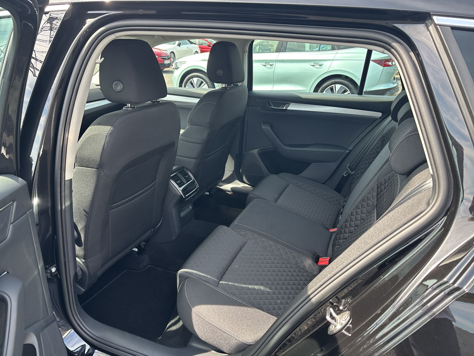 Superb Combi Ambition 2.0TDI DSG *KAMERA*SHZ*NAVI*