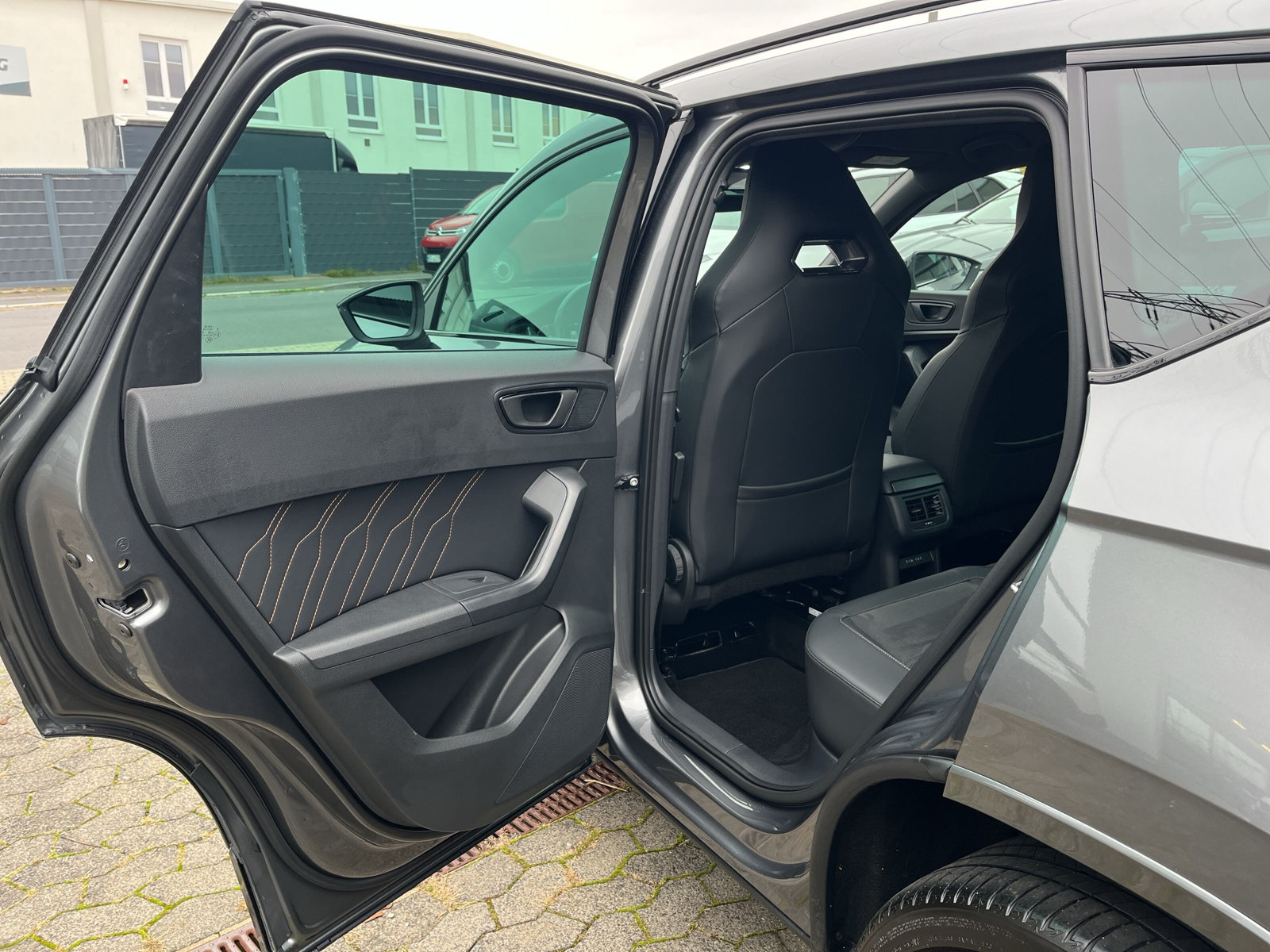 Ateca 4Drive 2.0 TSI DSG *AHK*WSS-HZG*BEATS*ACC*