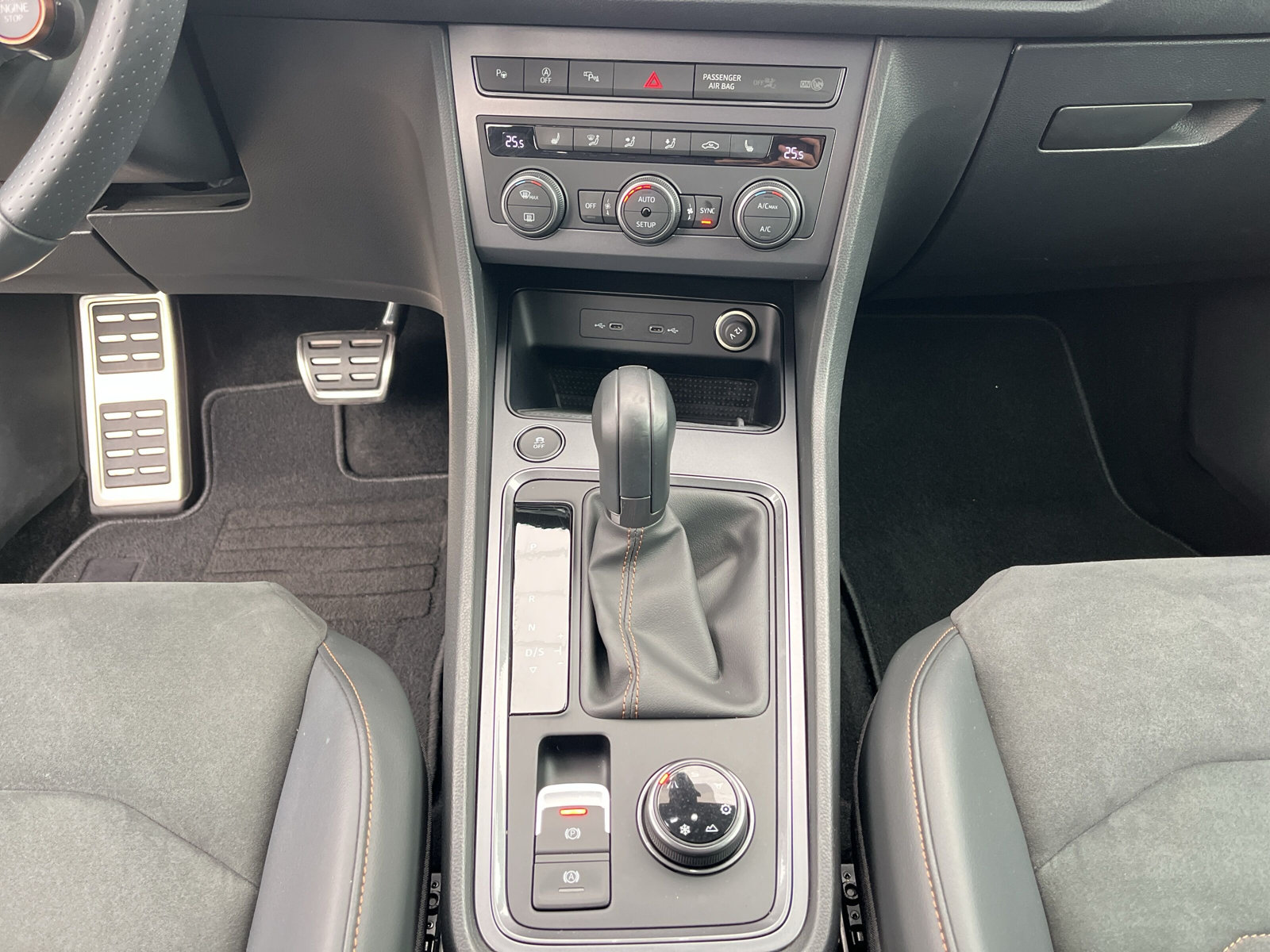 Ateca 4Drive 2.0 TSI DSG *AHK*WSS-HZG*BEATS*ACC*