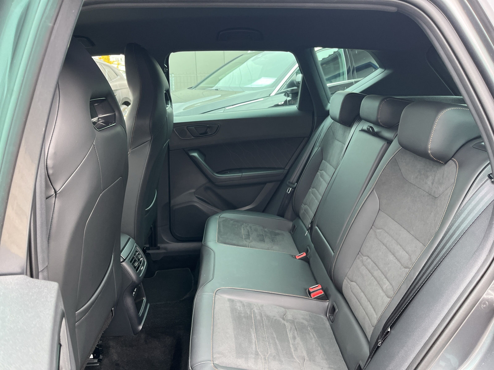 Ateca 4Drive 2.0 TSI DSG *AHK*WSS-HZG*BEATS*ACC*